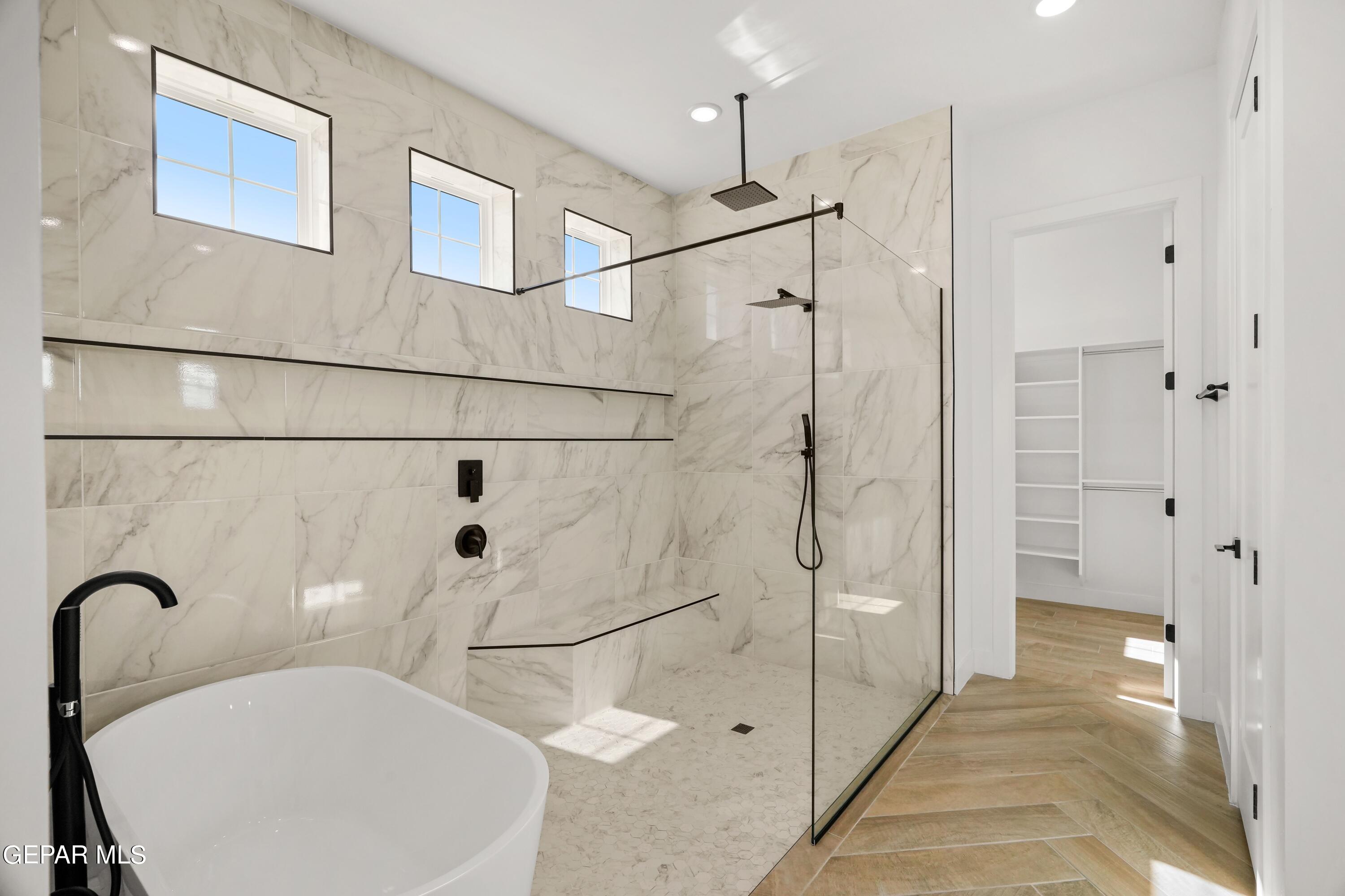 842 Harpendem Drive Property Photo 11