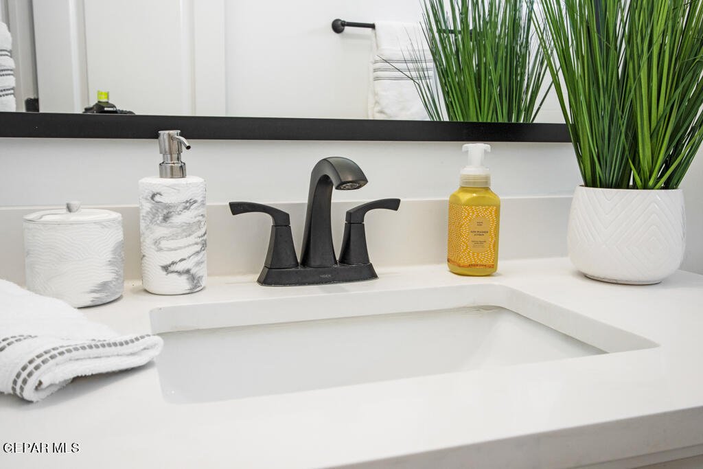 842 Harpendem Drive Property Photo 12