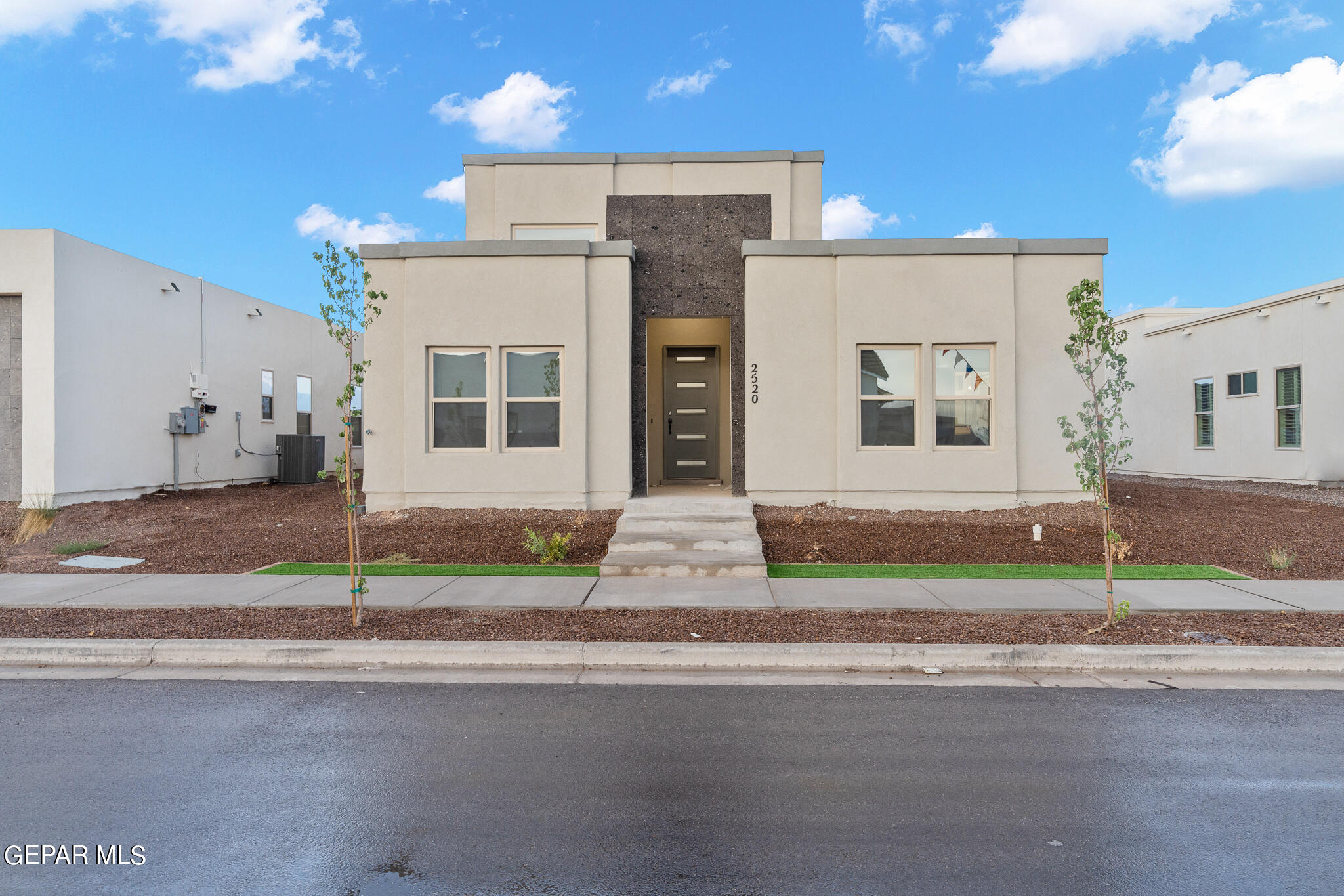 2520 Sammy Cervantes Street Property Photo 2