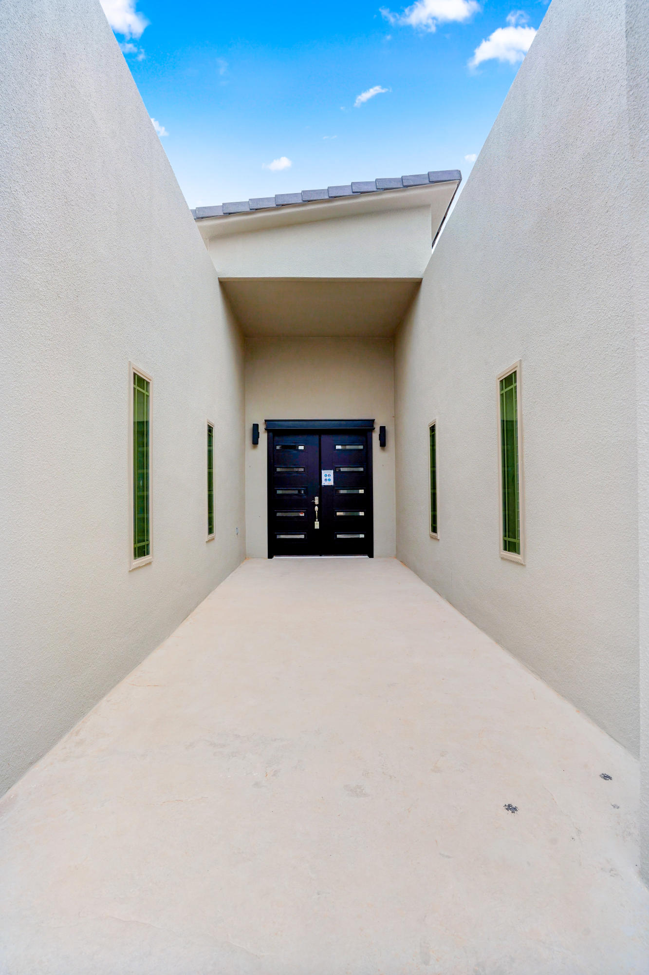 2429 Cesar Cordova Place Property Photo 2
