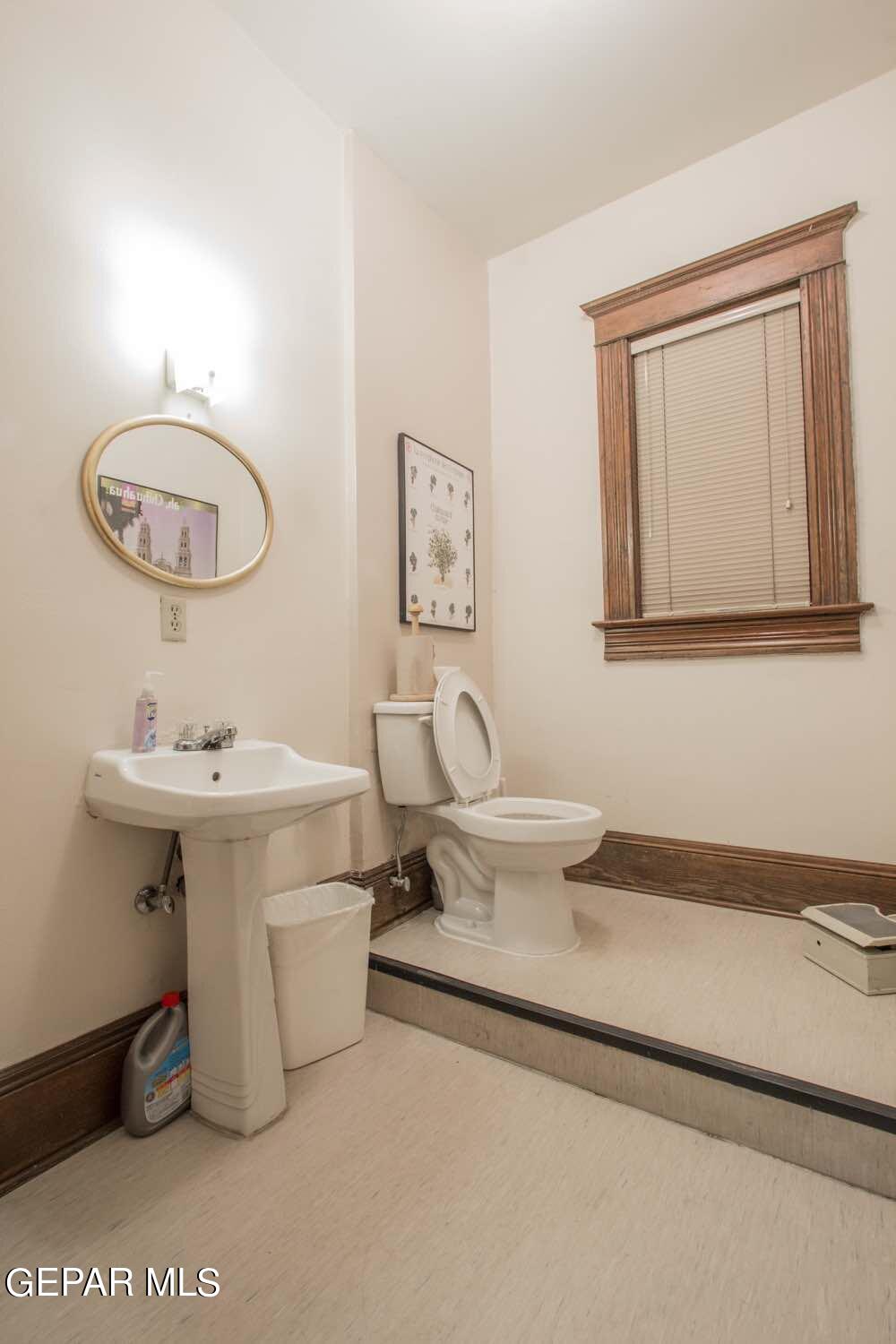 701 N Saint Vrain Street Property Photo 4