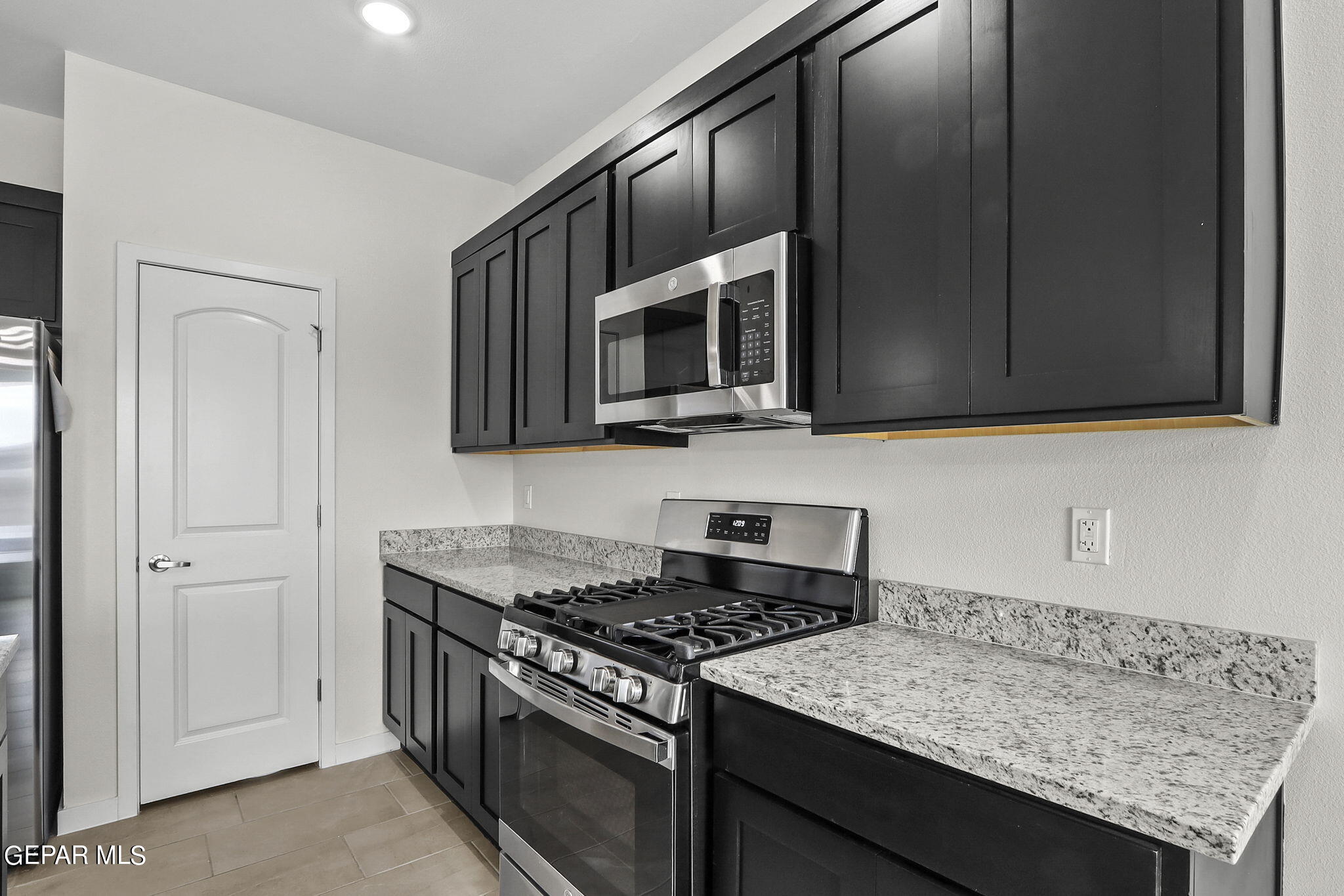 12037 Iron Hollow Street Property Photo 5