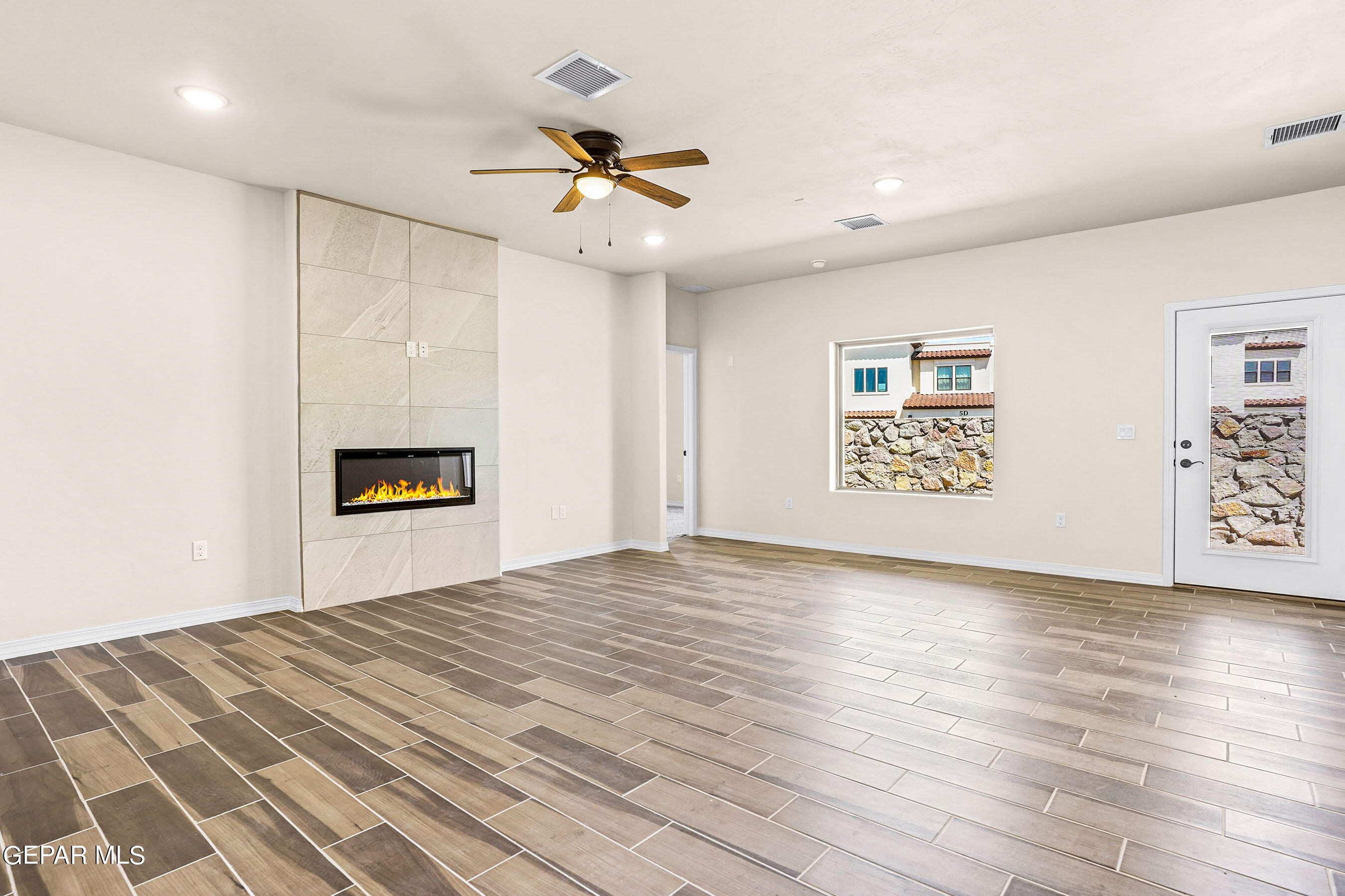 871 Country Club Road, 1d Property Photo 4