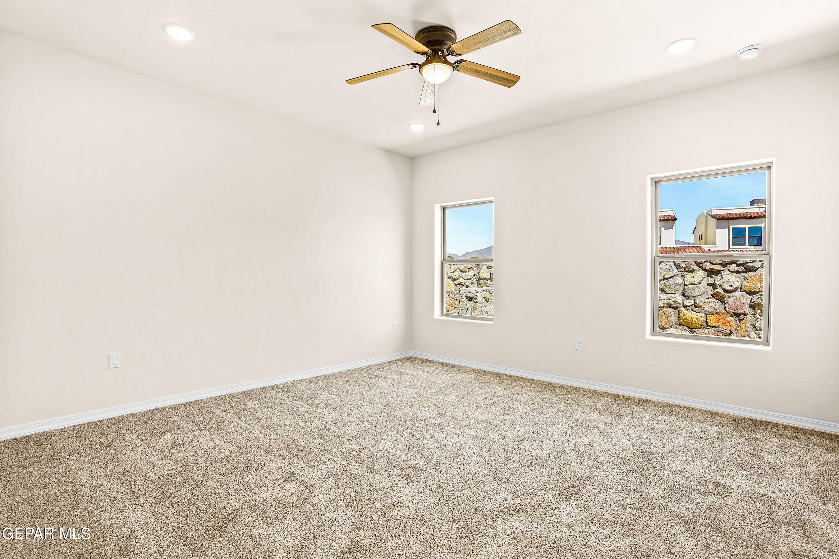 871 Country Club Road, 1d Property Photo 5