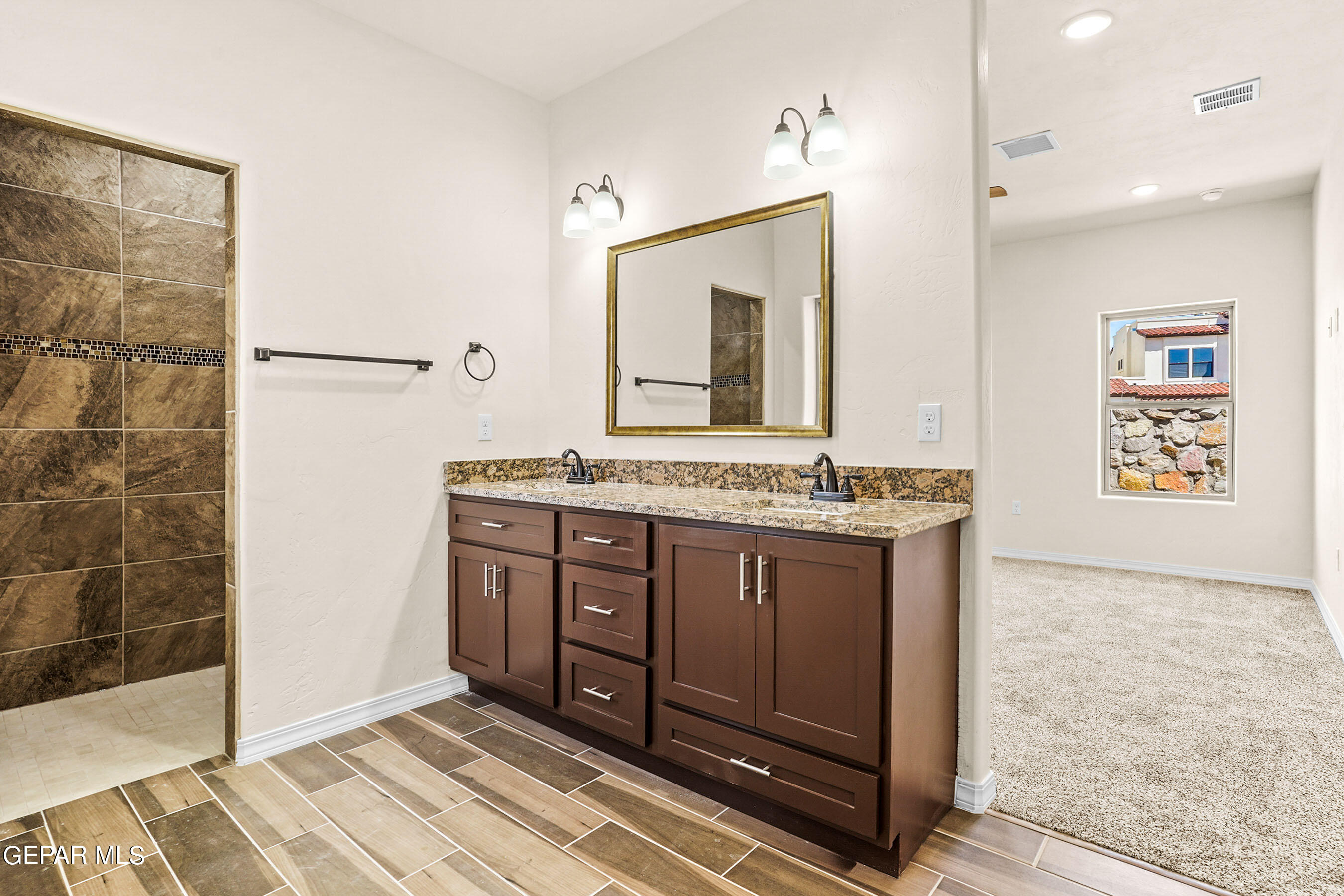 871 Country Club Road, 1d Property Photo 6