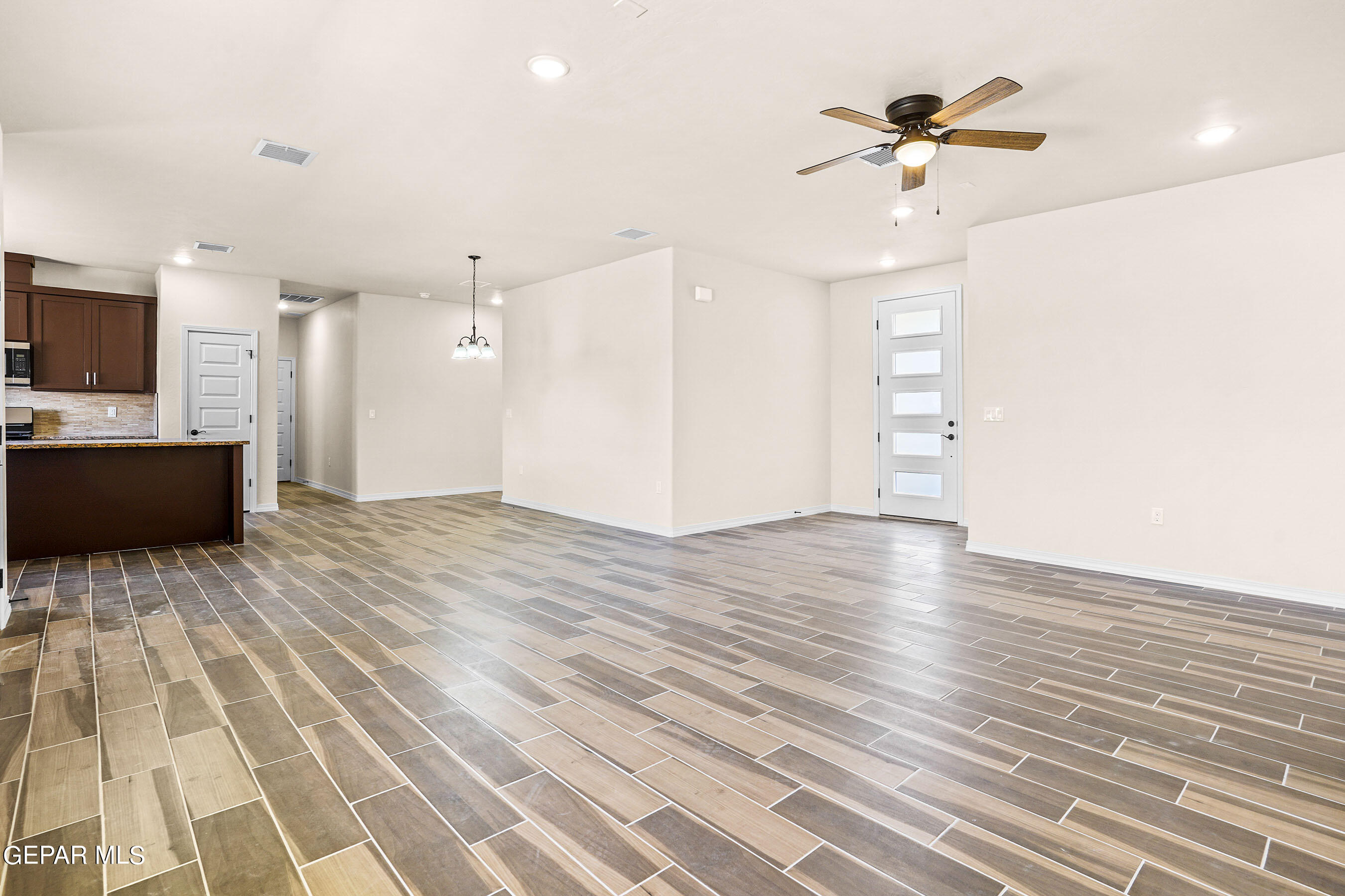 871 Country Club Road, 1d Property Photo 10