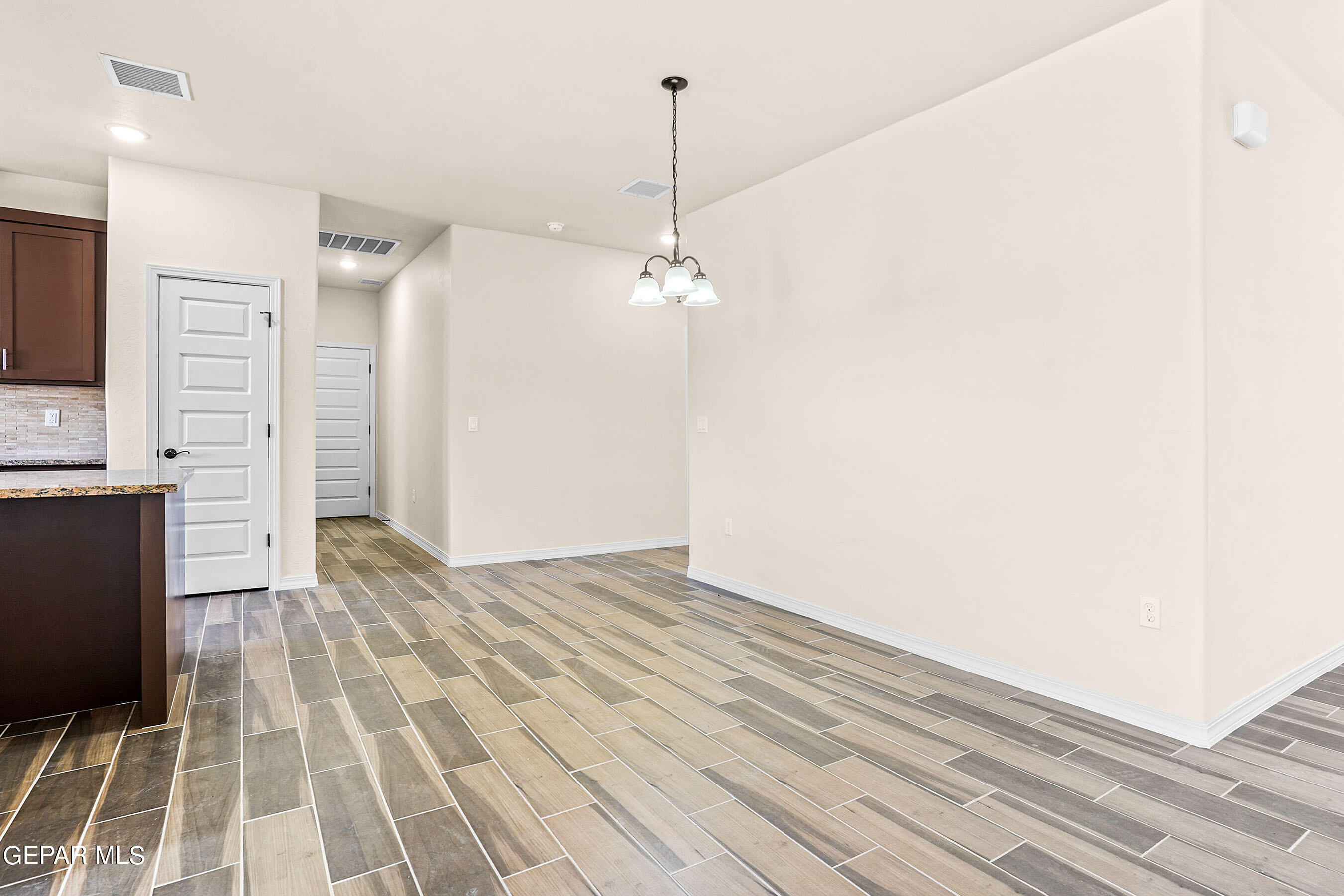871 Country Club Road, 1d Property Photo 12