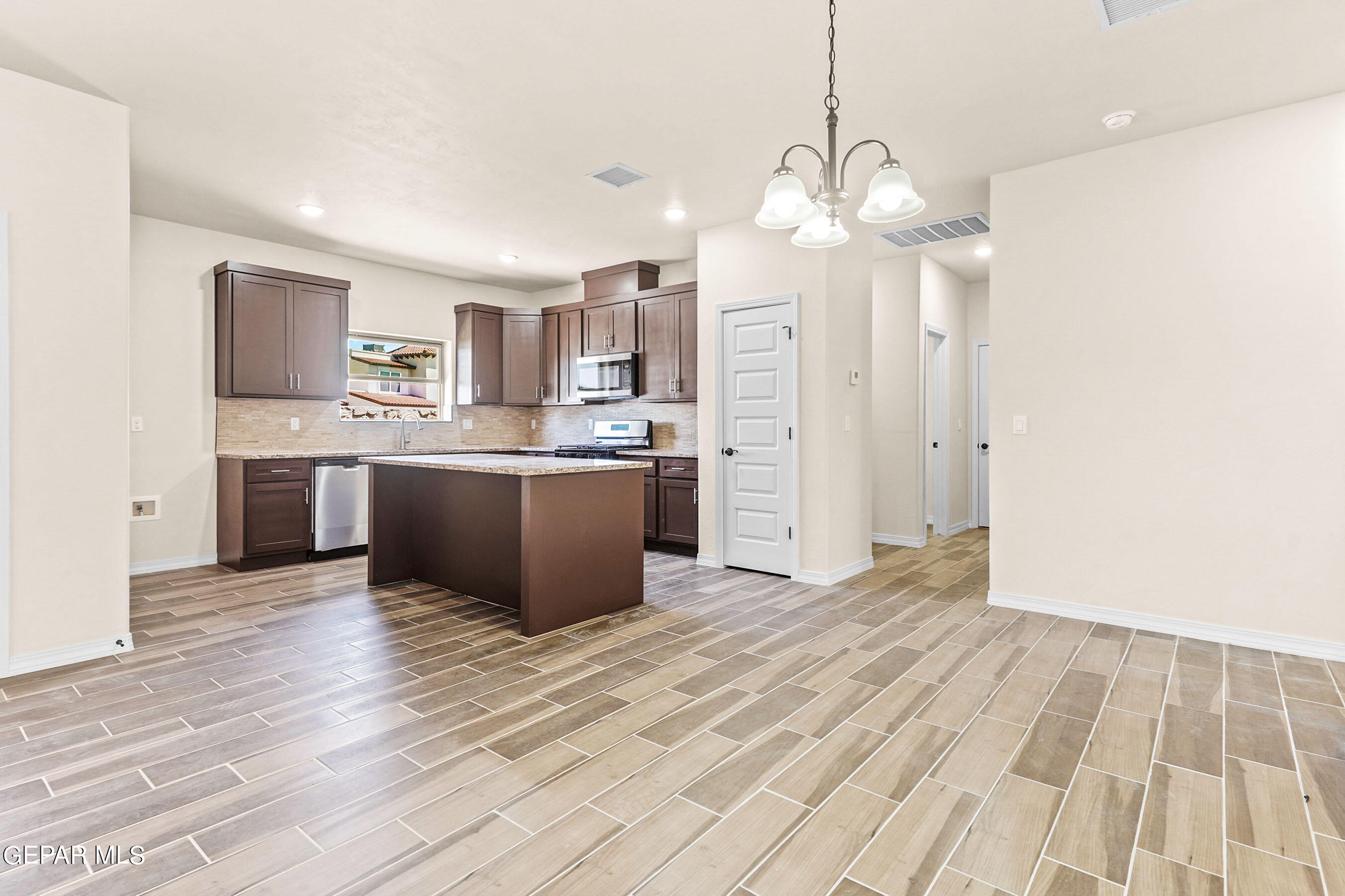 871 Country Club Road, 1d Property Photo 14