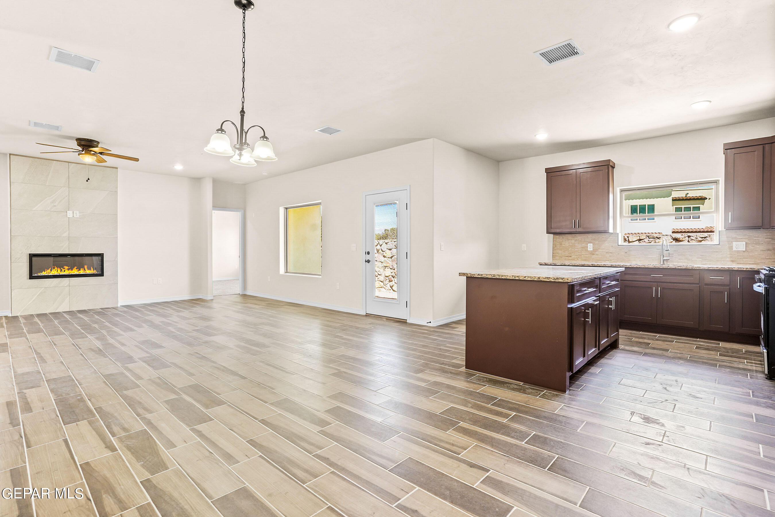 871 Country Club Road, 1d Property Photo 15