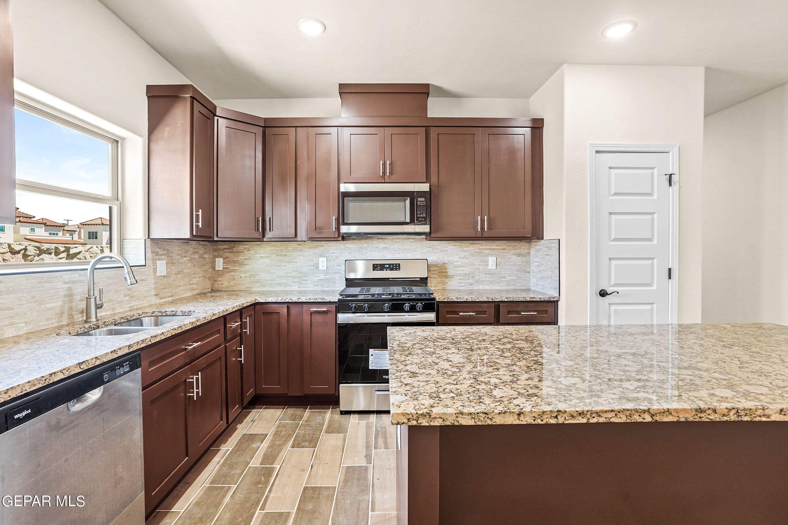 871 Country Club Road, 1d Property Photo 17