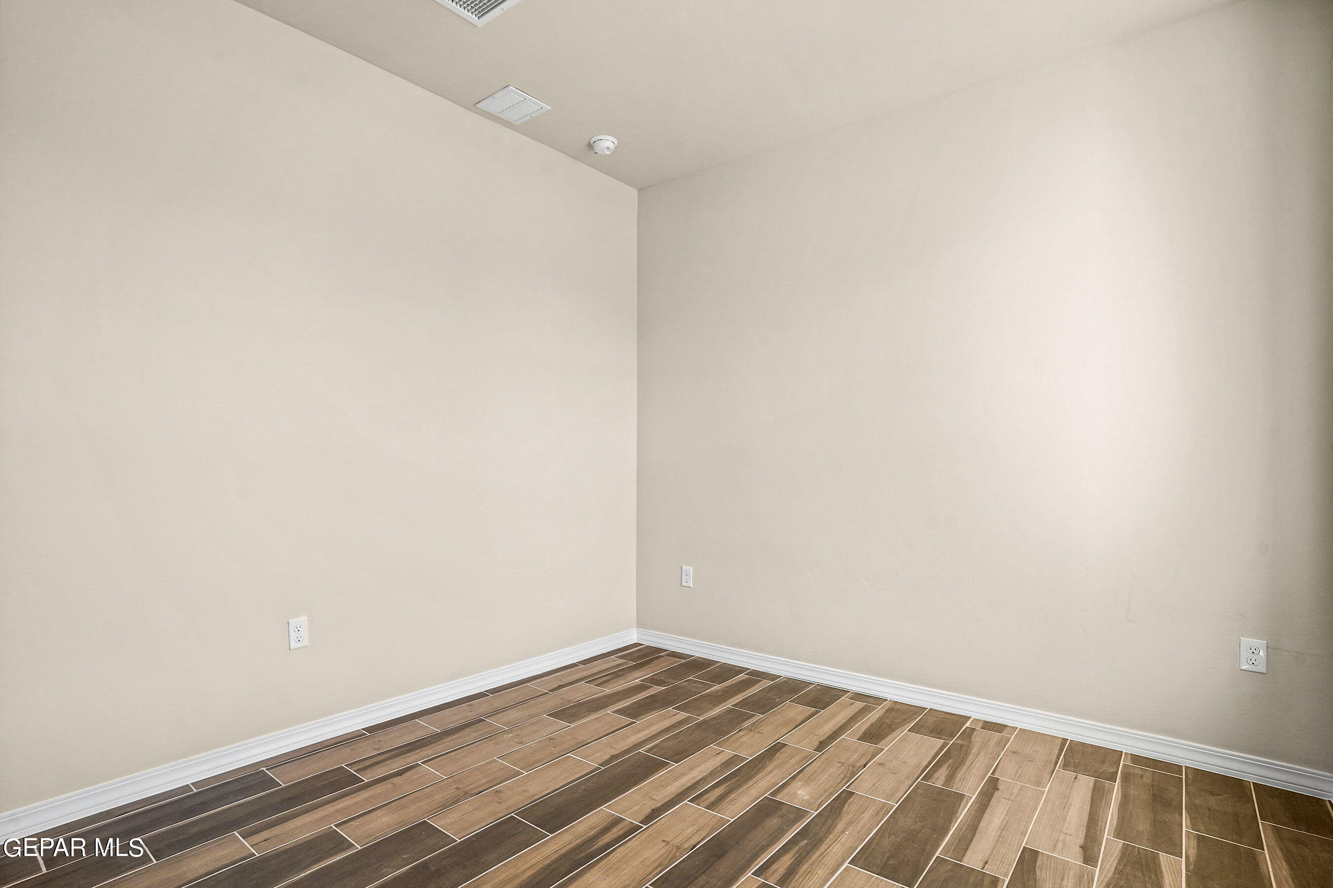 871 Country Club Road, 1d Property Photo 24