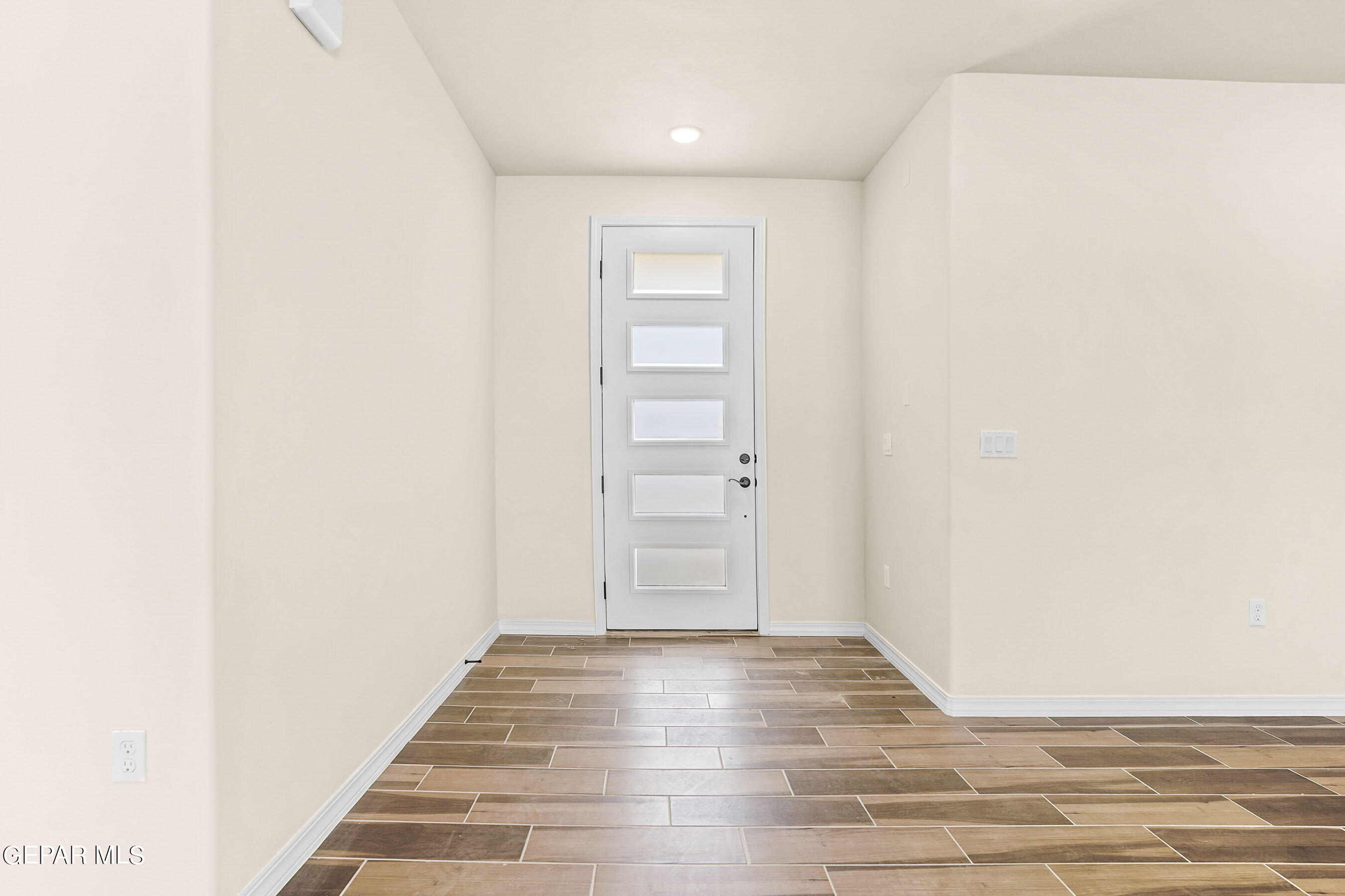 871 Country Club Road, 1d Property Photo 27