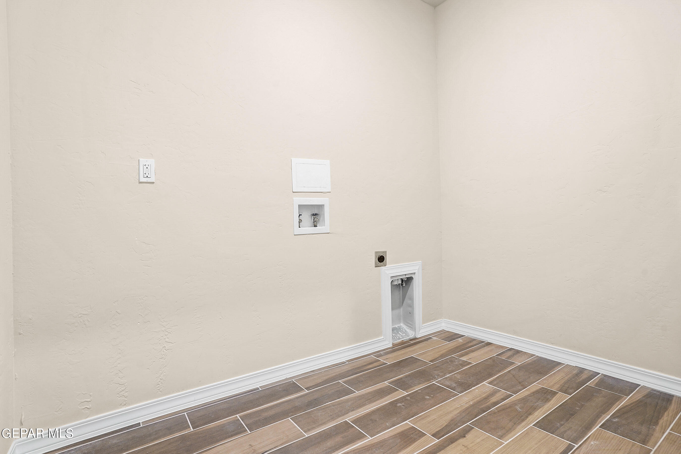 871 Country Club Road, 1d Property Photo 28