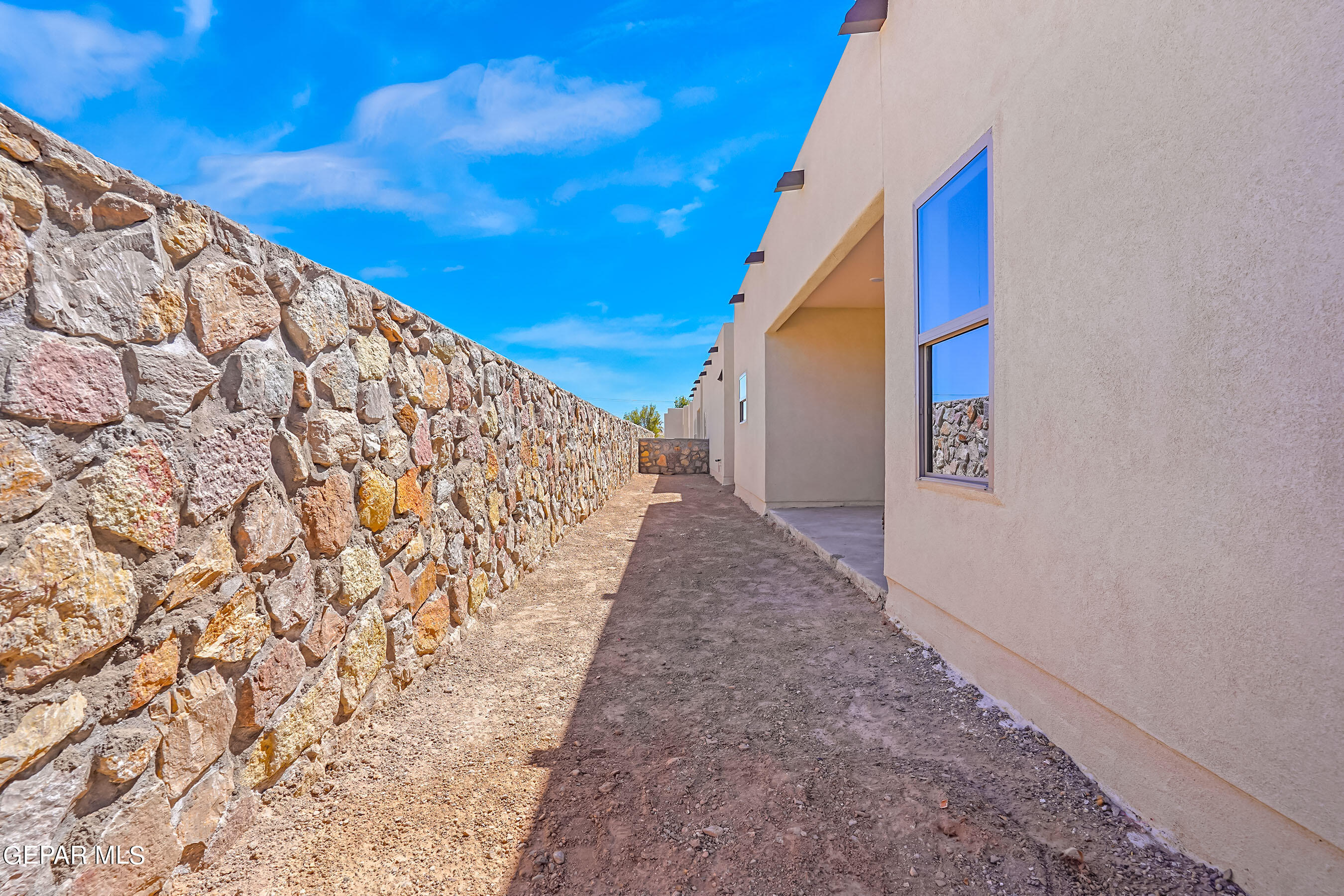 871 Country Club Road, 1d Property Photo 32