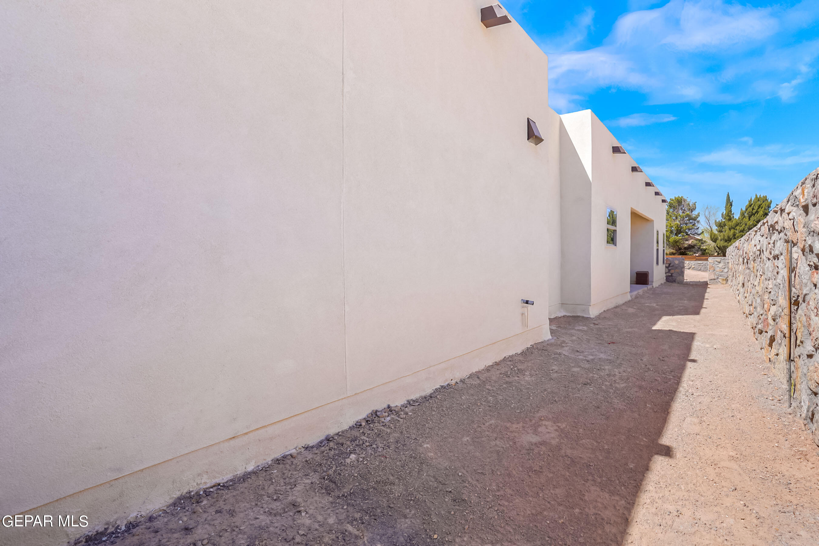 871 Country Club Road, 1d Property Photo 34