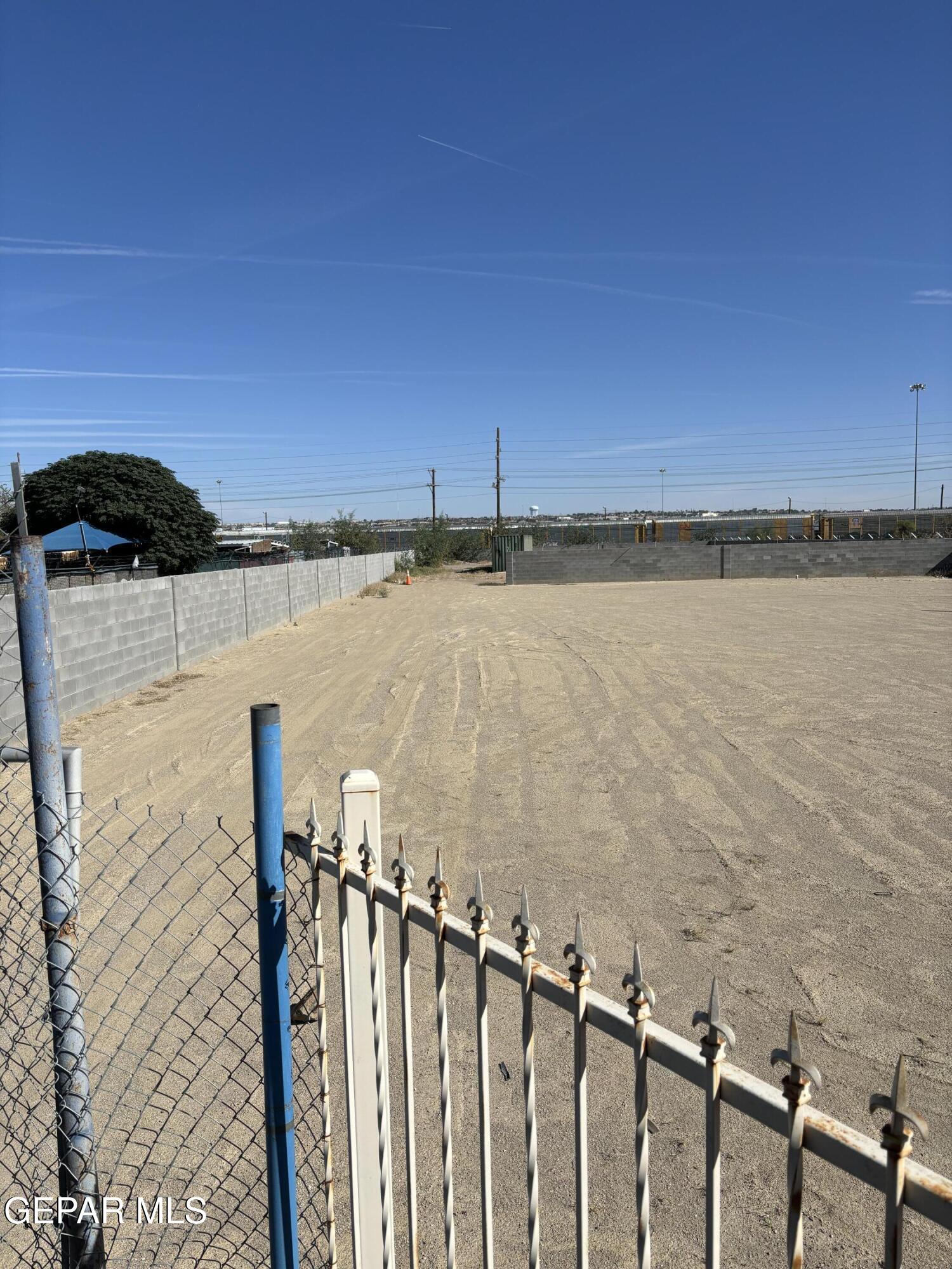 7273 Alameda Avenue Property Photo 5