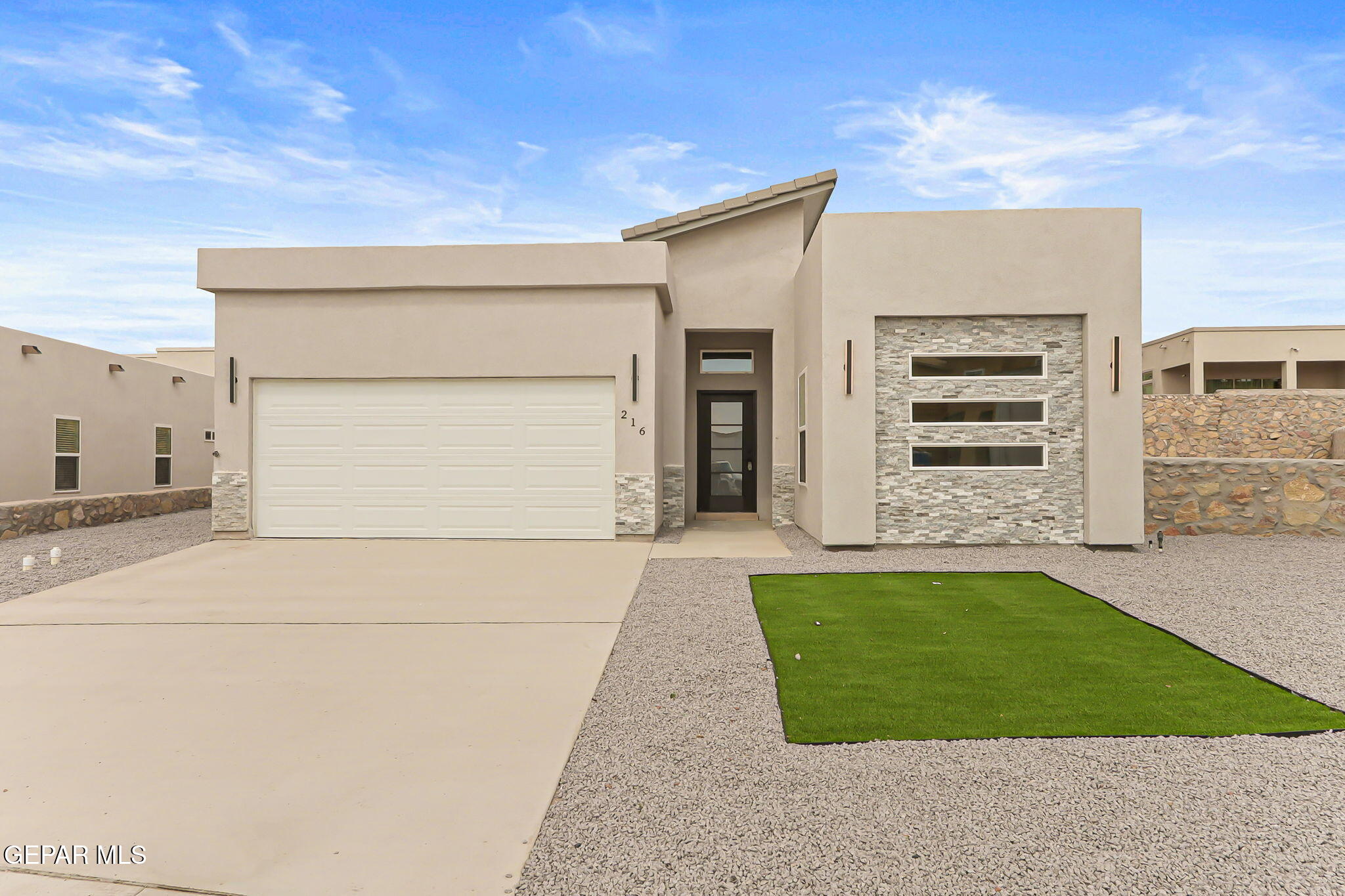 216 Emerald Brass Property Photo 1