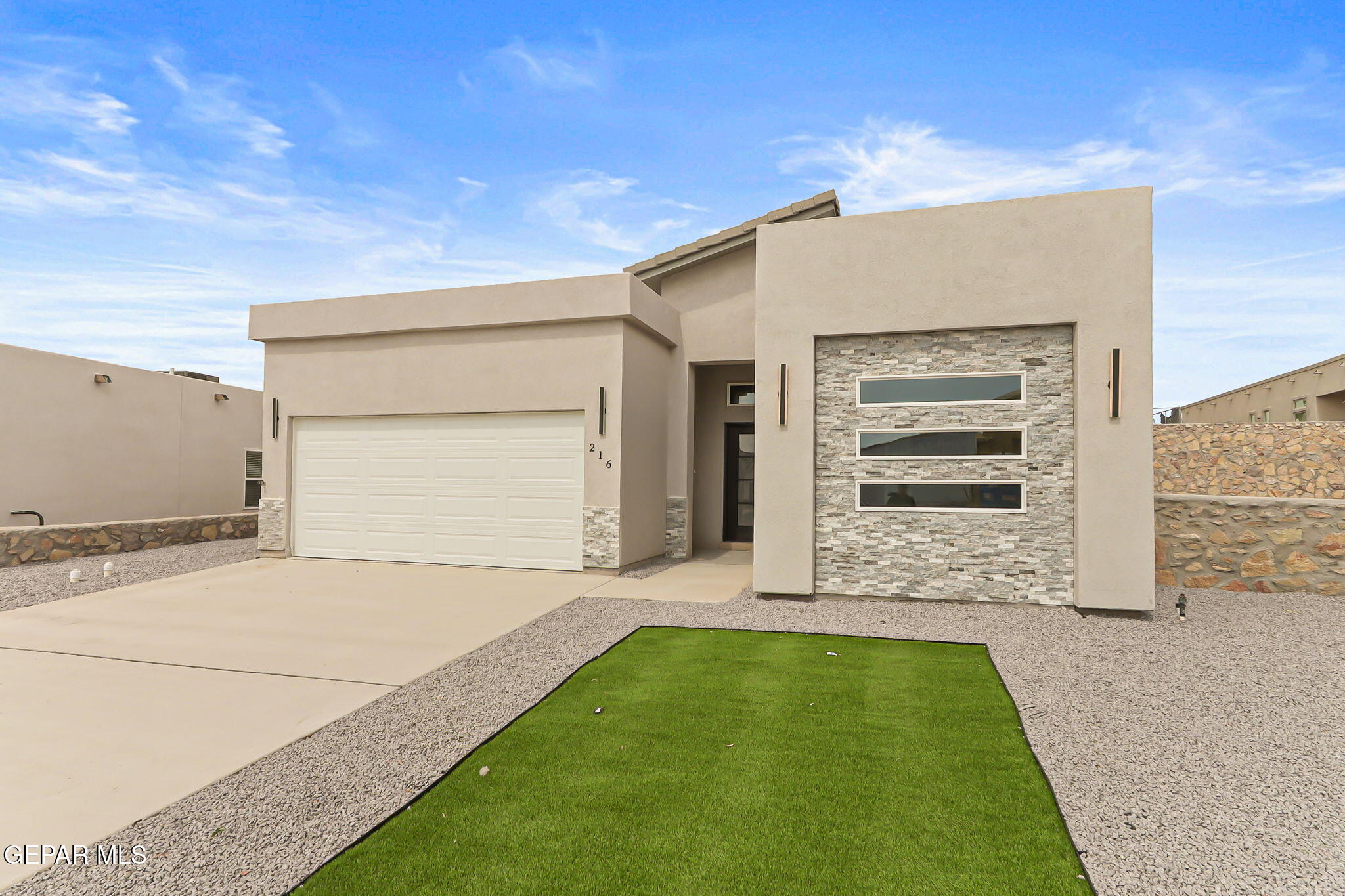 216 Emerald Brass Property Photo 2