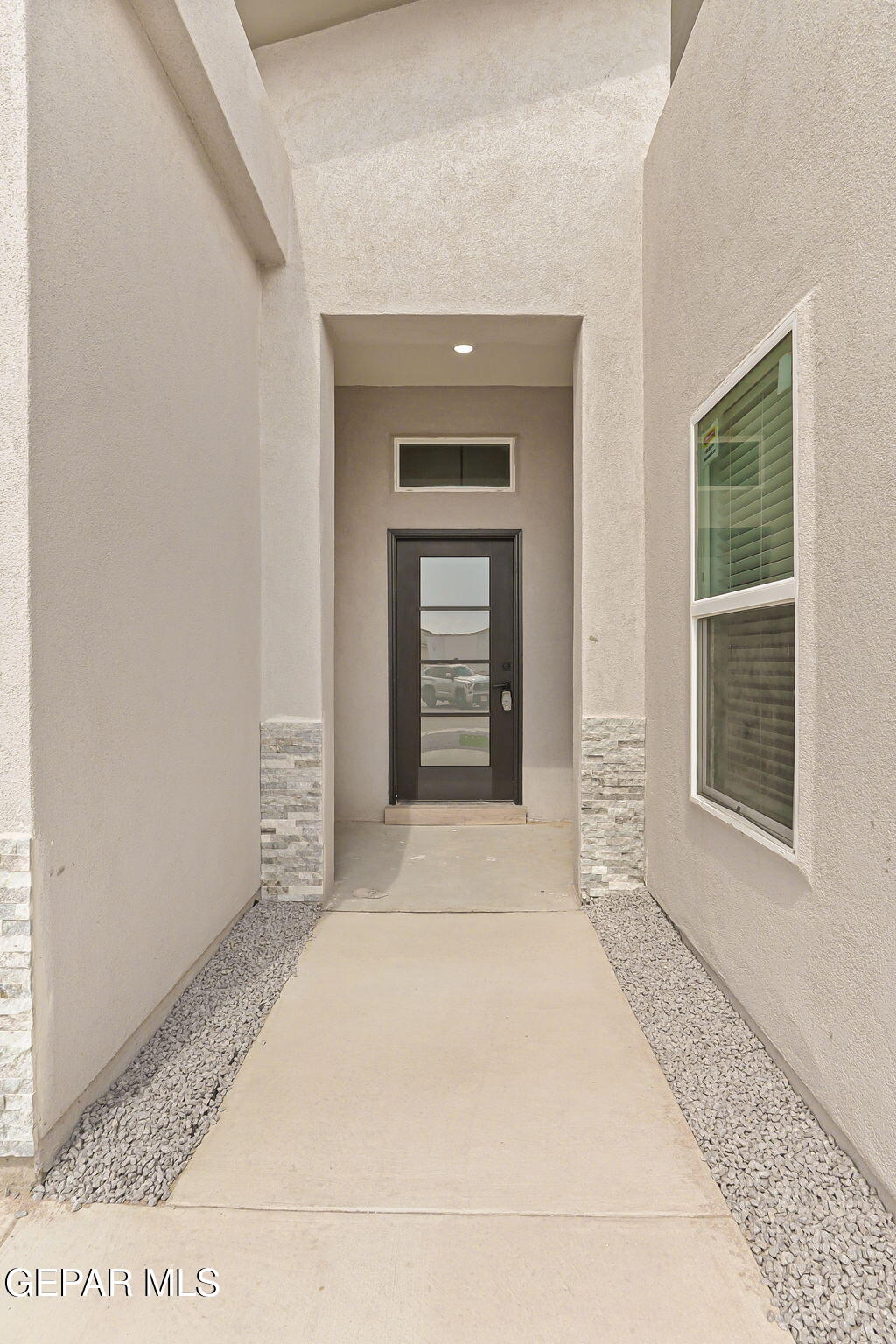 216 Emerald Brass Property Photo 3