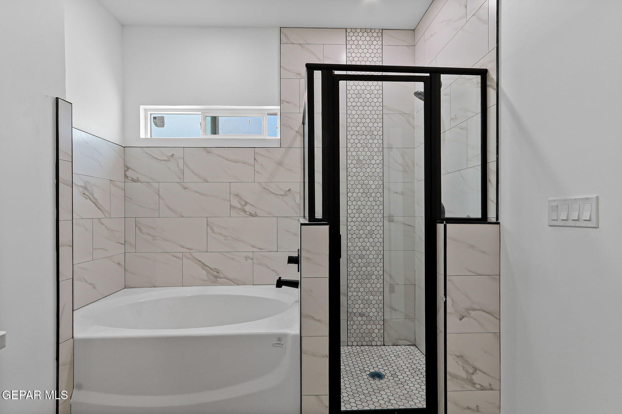 216 Emerald Brass Property Photo 5