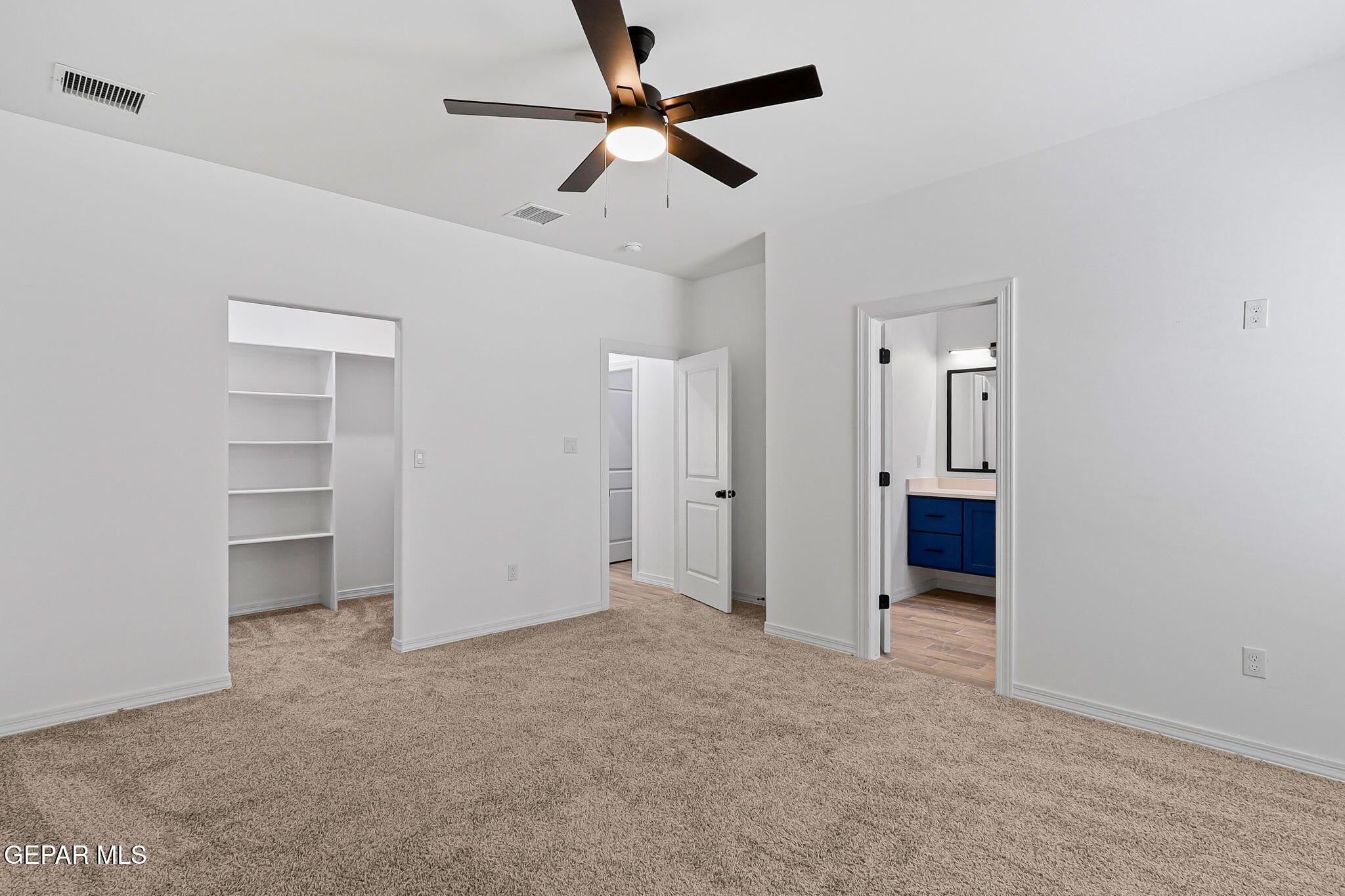 216 Emerald Brass Property Photo 9