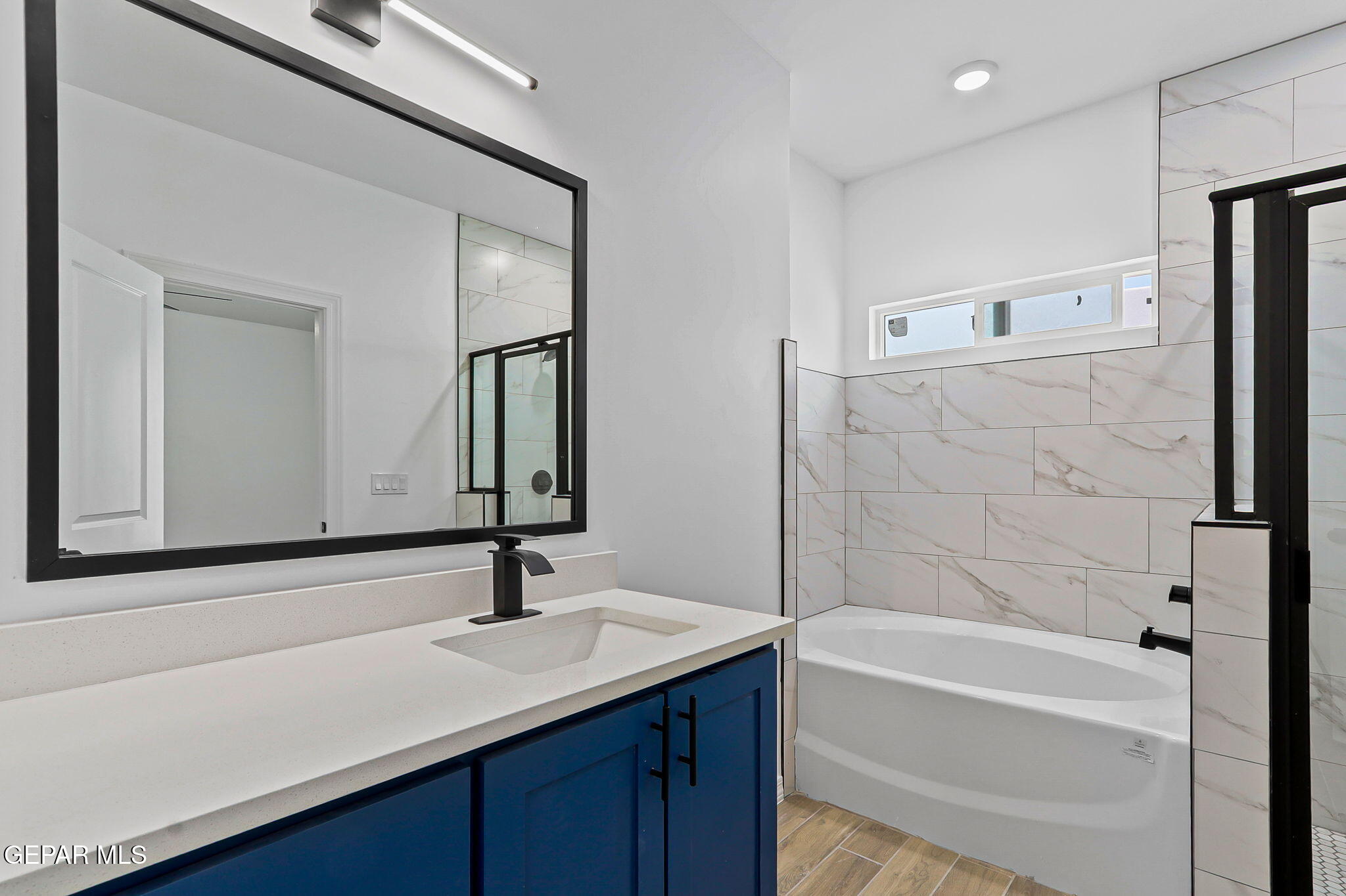 216 Emerald Brass Property Photo 14