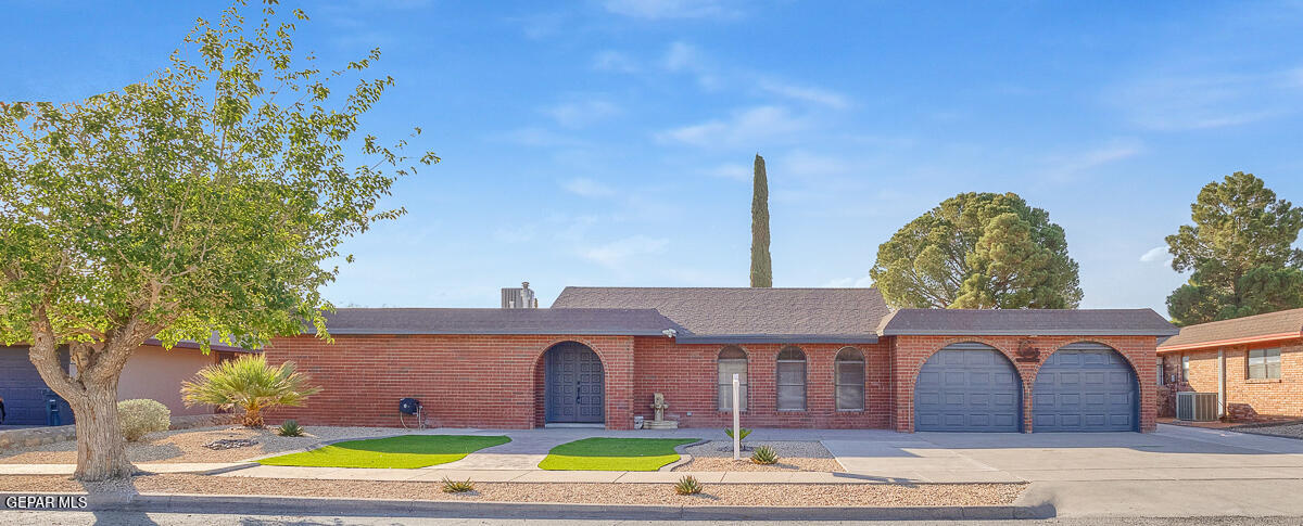 3709 Roslyn Drive Property Photo