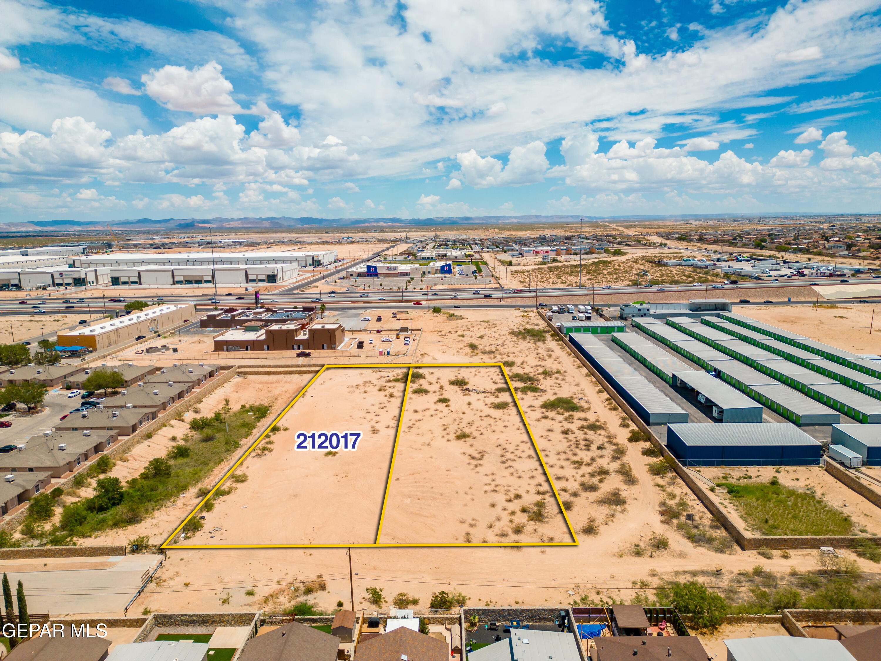 Pn212017 Bob Hope Drive Property Photo 2