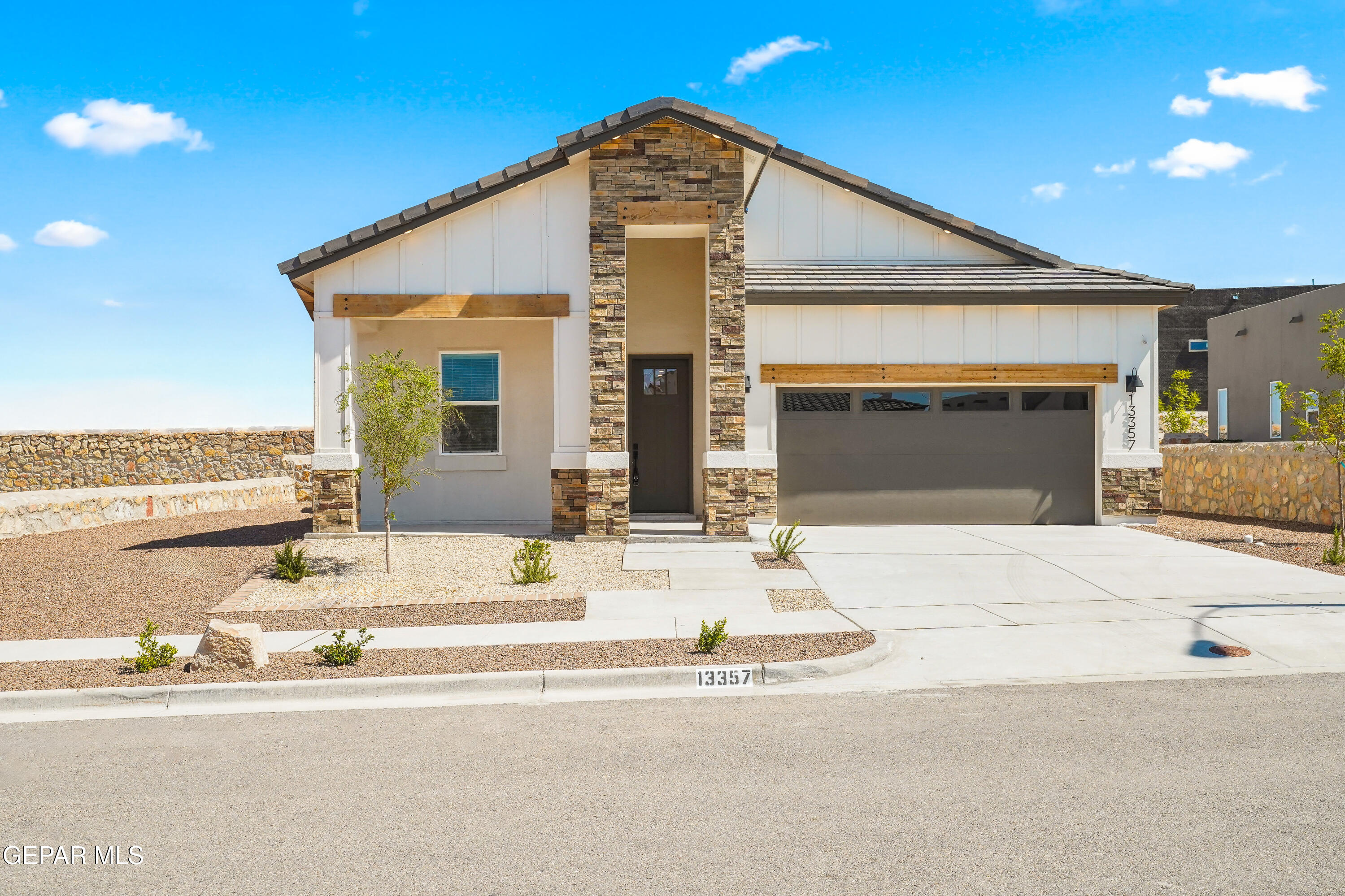 13357 Emerald Glass Drive Property Photo 1