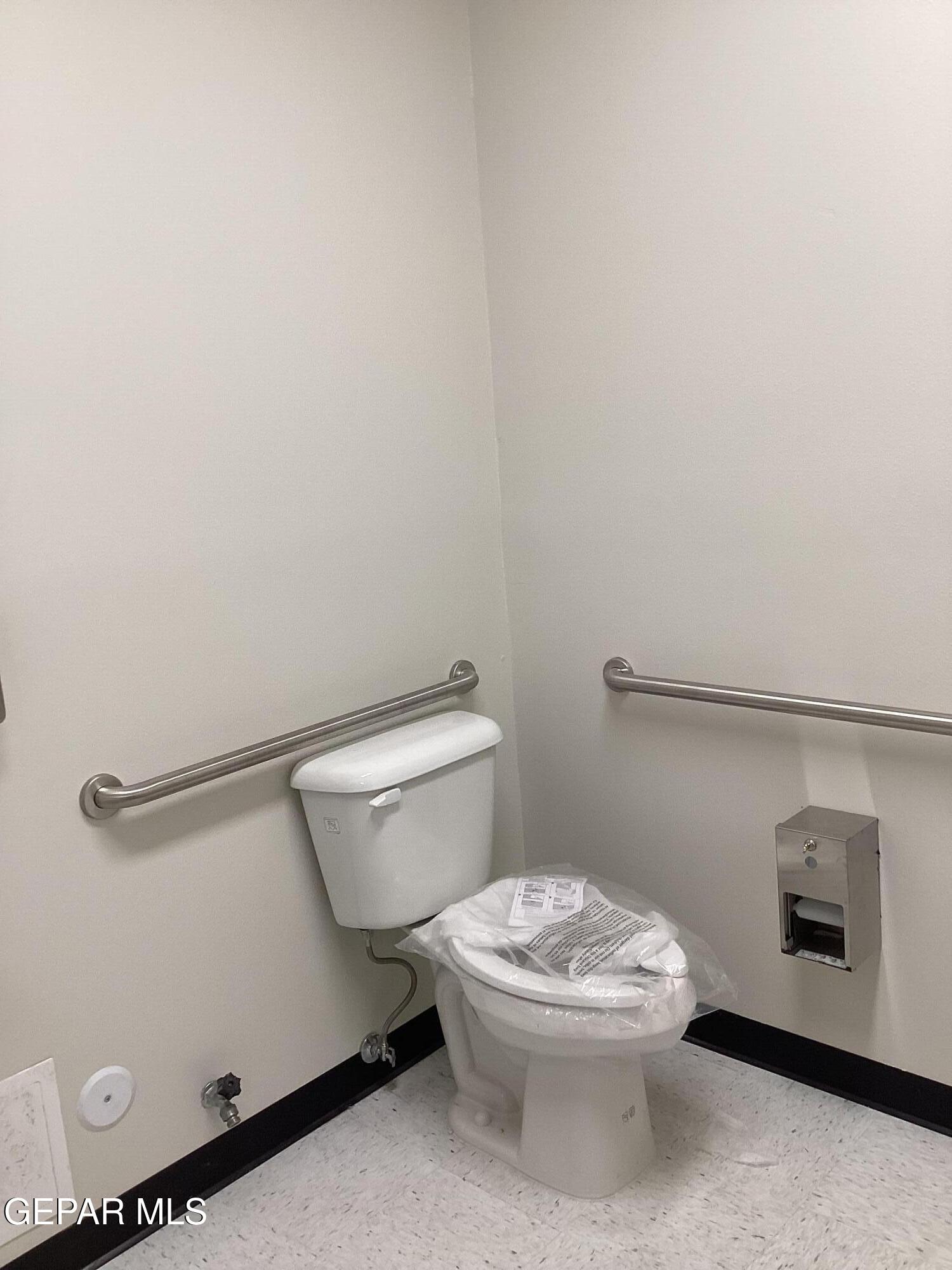 5740 Cleveland Avenue, B Property Photo 8