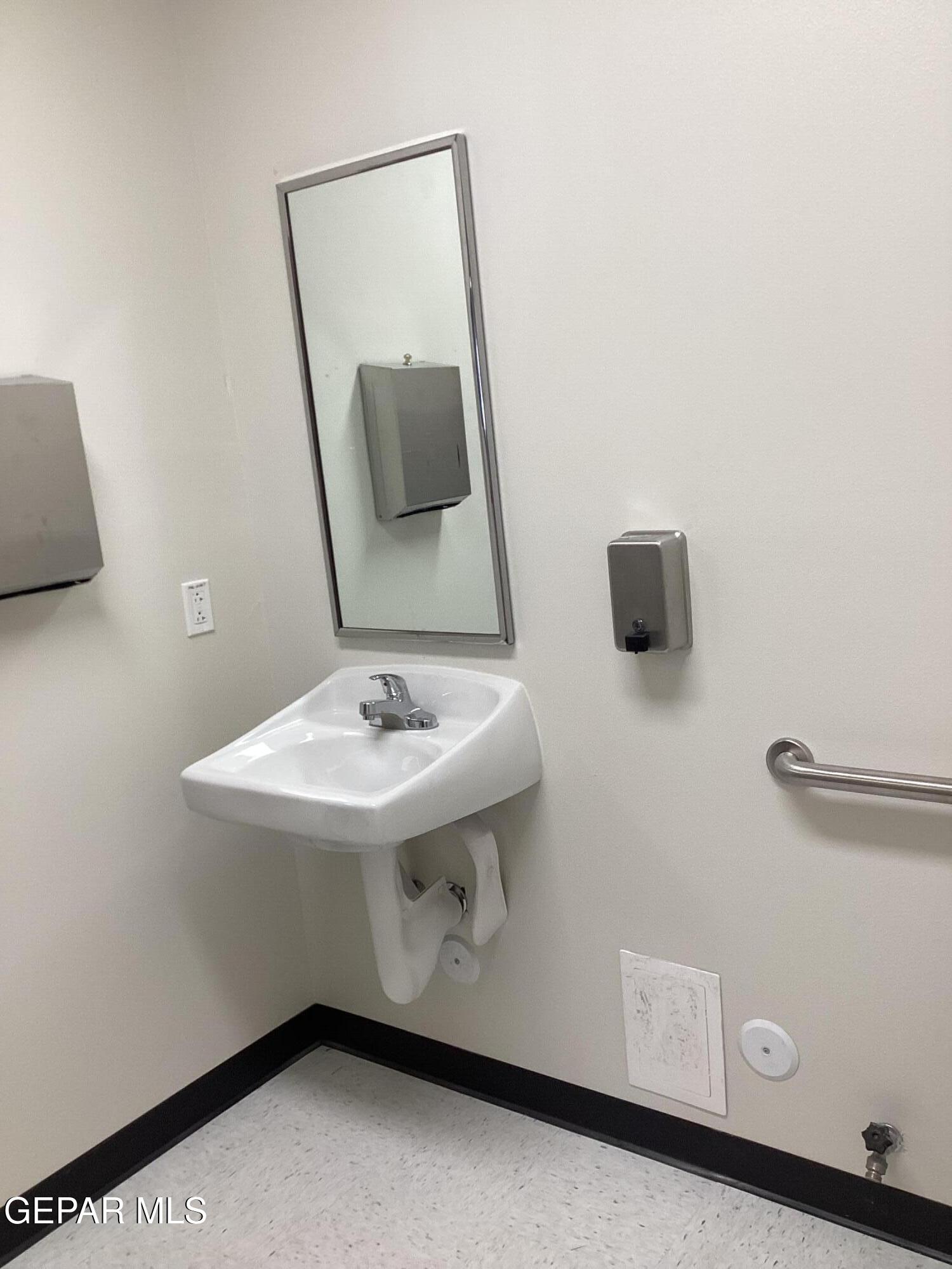 5740 Cleveland Avenue, B Property Photo 9