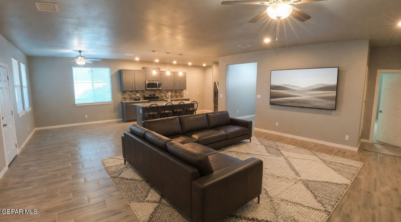 648 Danube Drive Property Photo 3