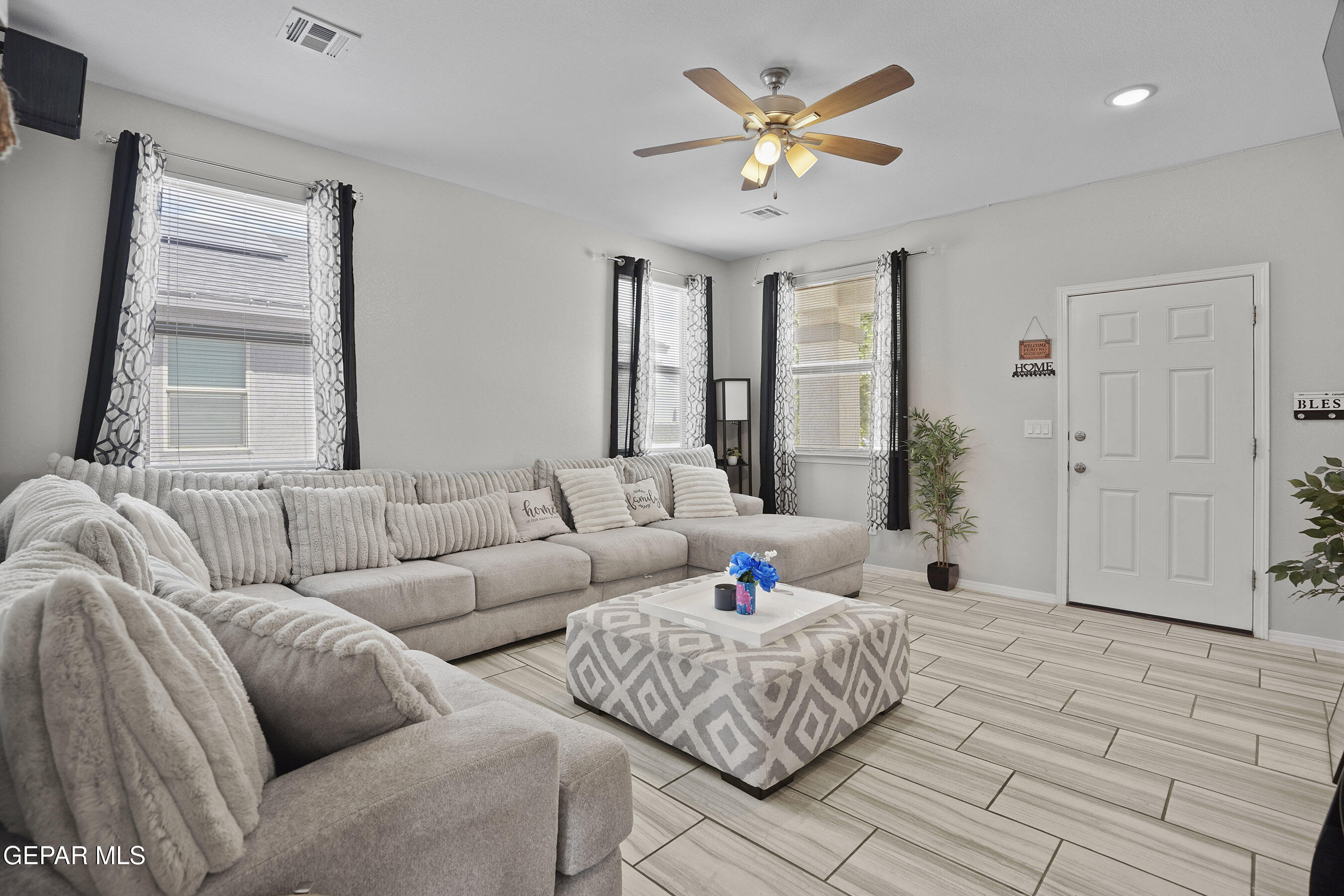 503 Dusk View Street Property Photo 6