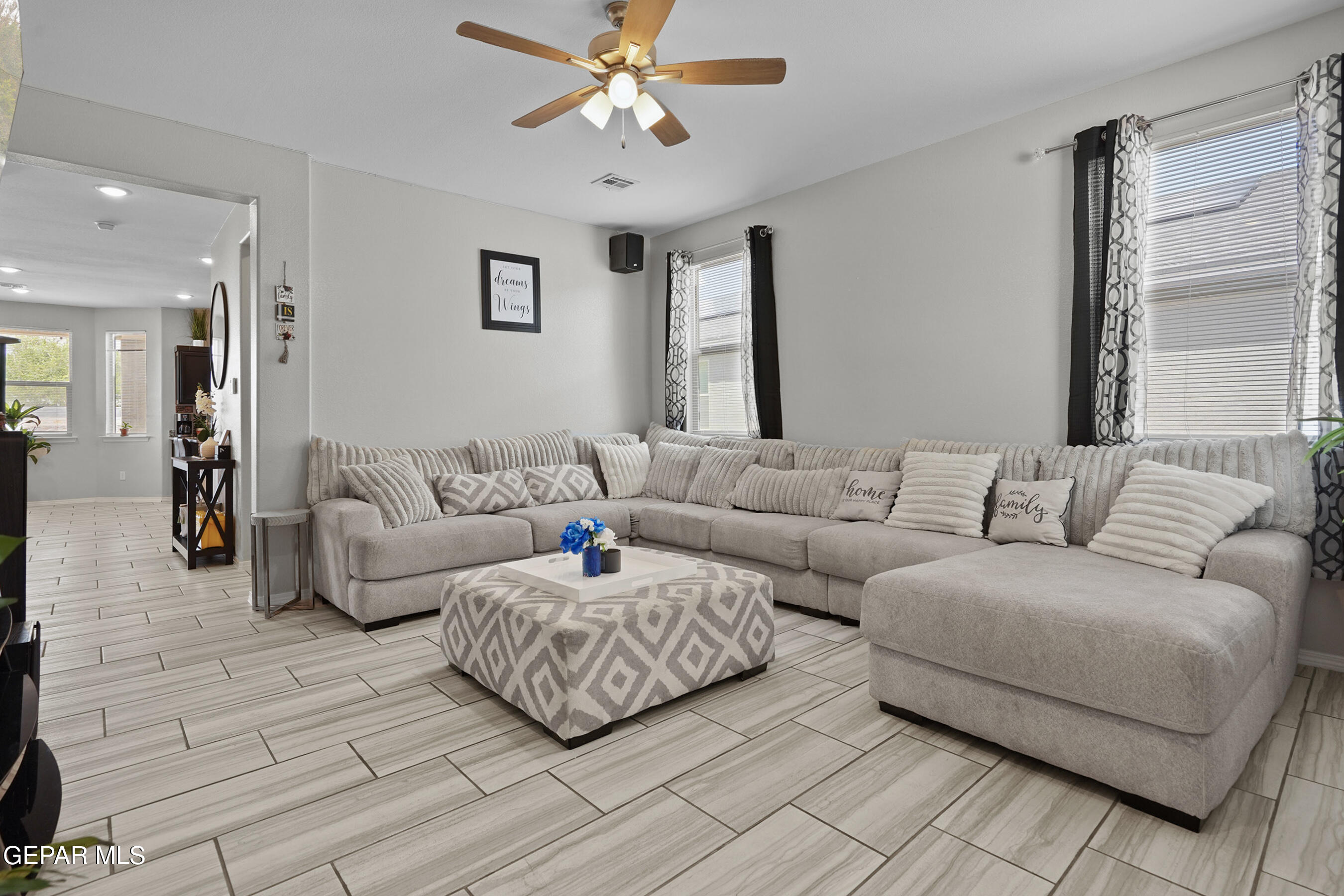503 Dusk View Street Property Photo 7