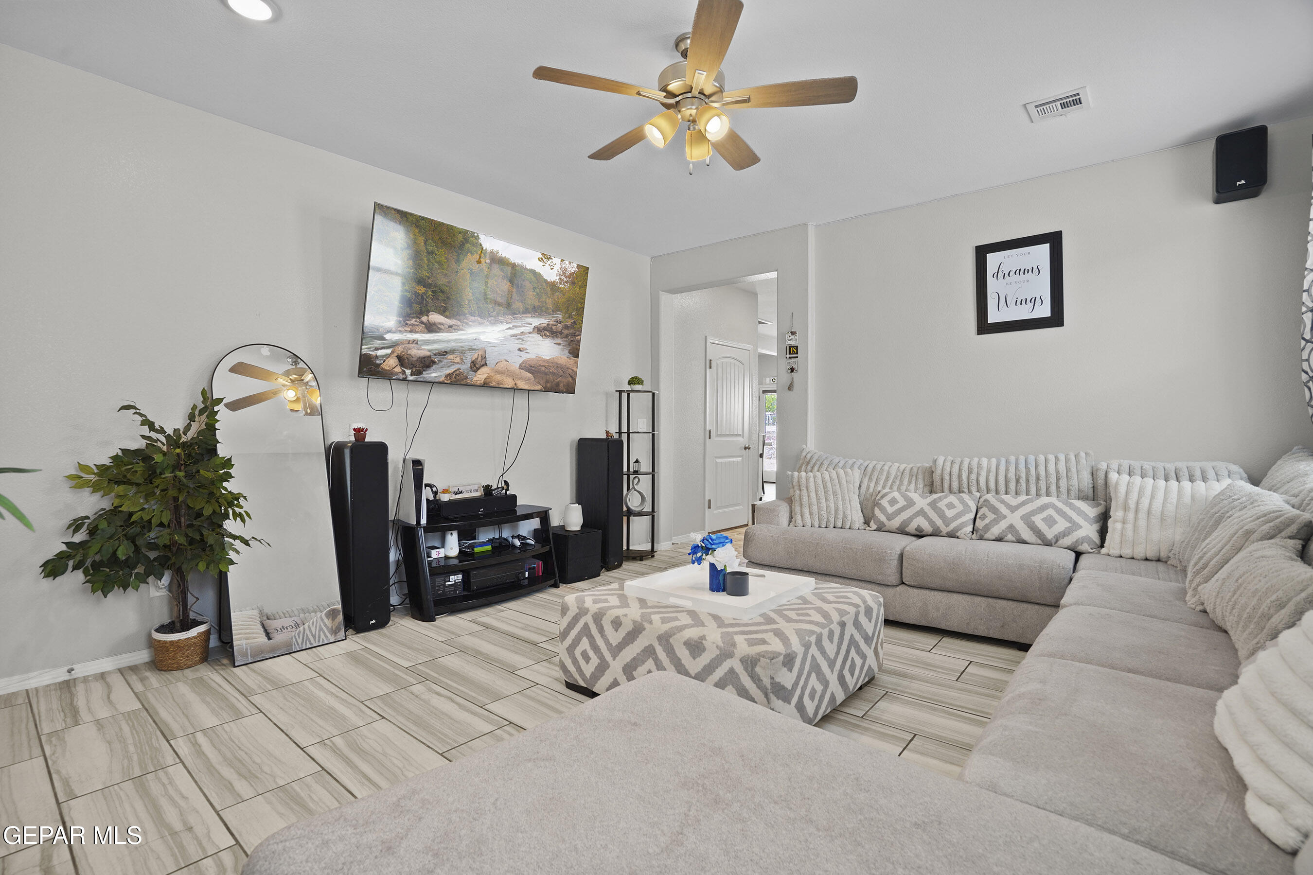 503 Dusk View Street Property Photo 8