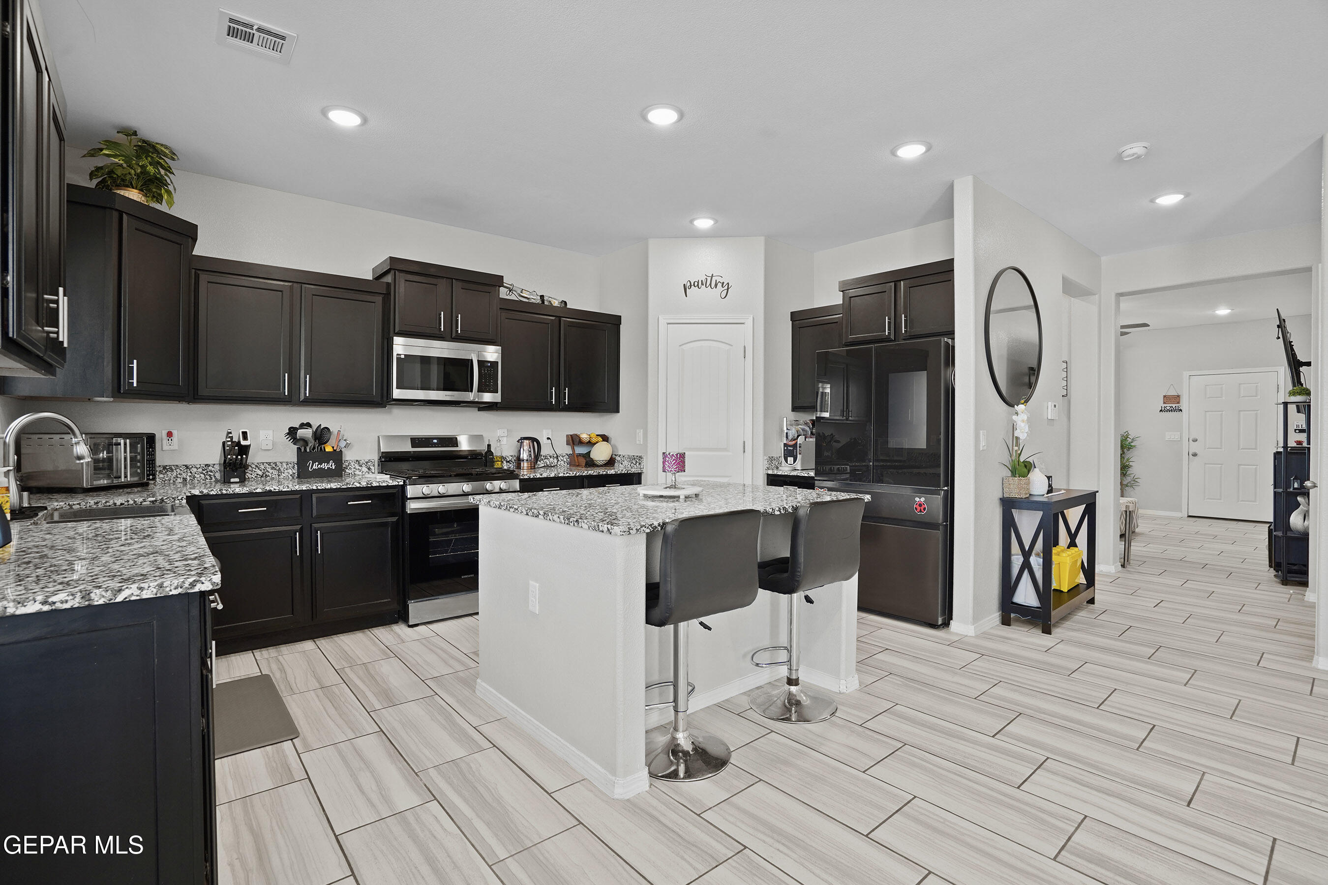 503 Dusk View Street Property Photo 10