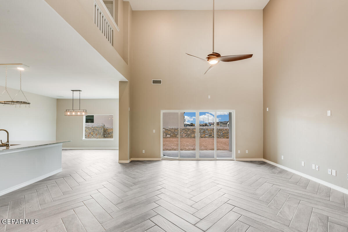 12432 Fill Ball Property Photo 5