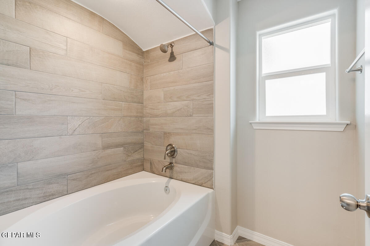 12432 Fill Ball Property Photo 21
