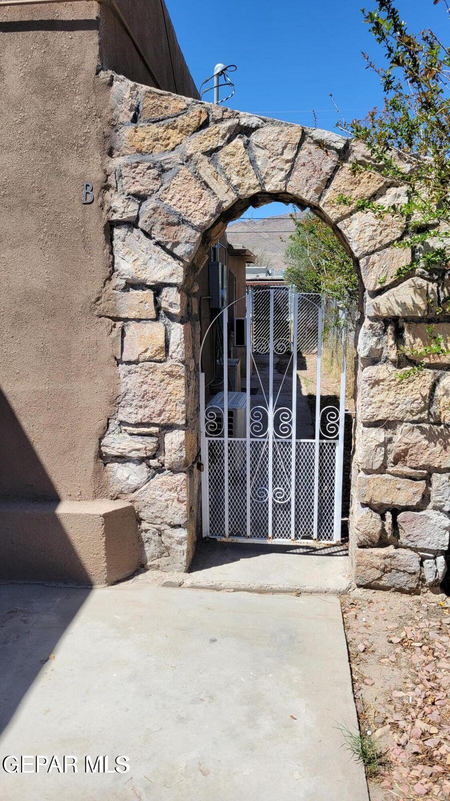 2225 Magoffin Avenue Property Photo 1