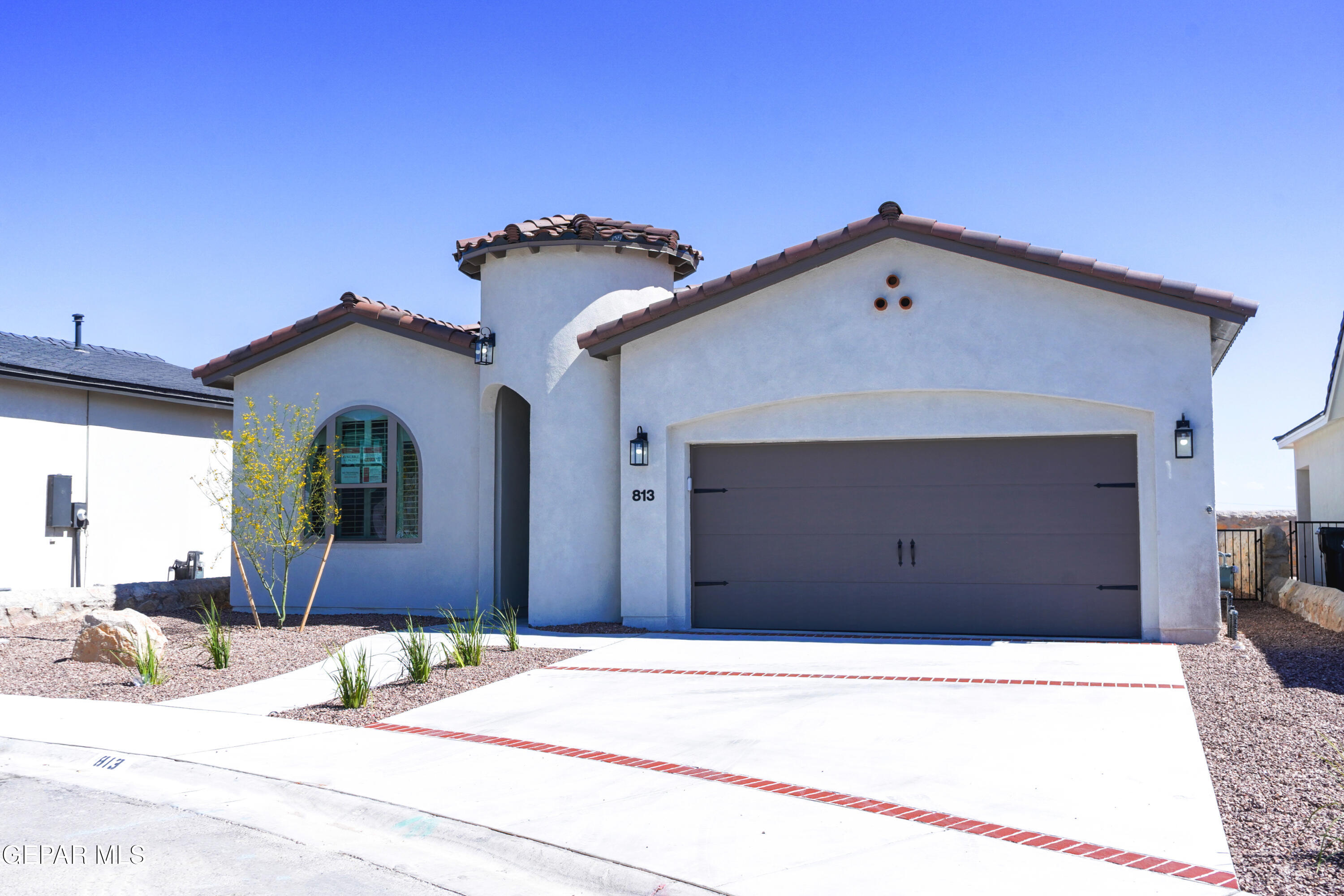 813 Harpendem Drive Property Photo 1