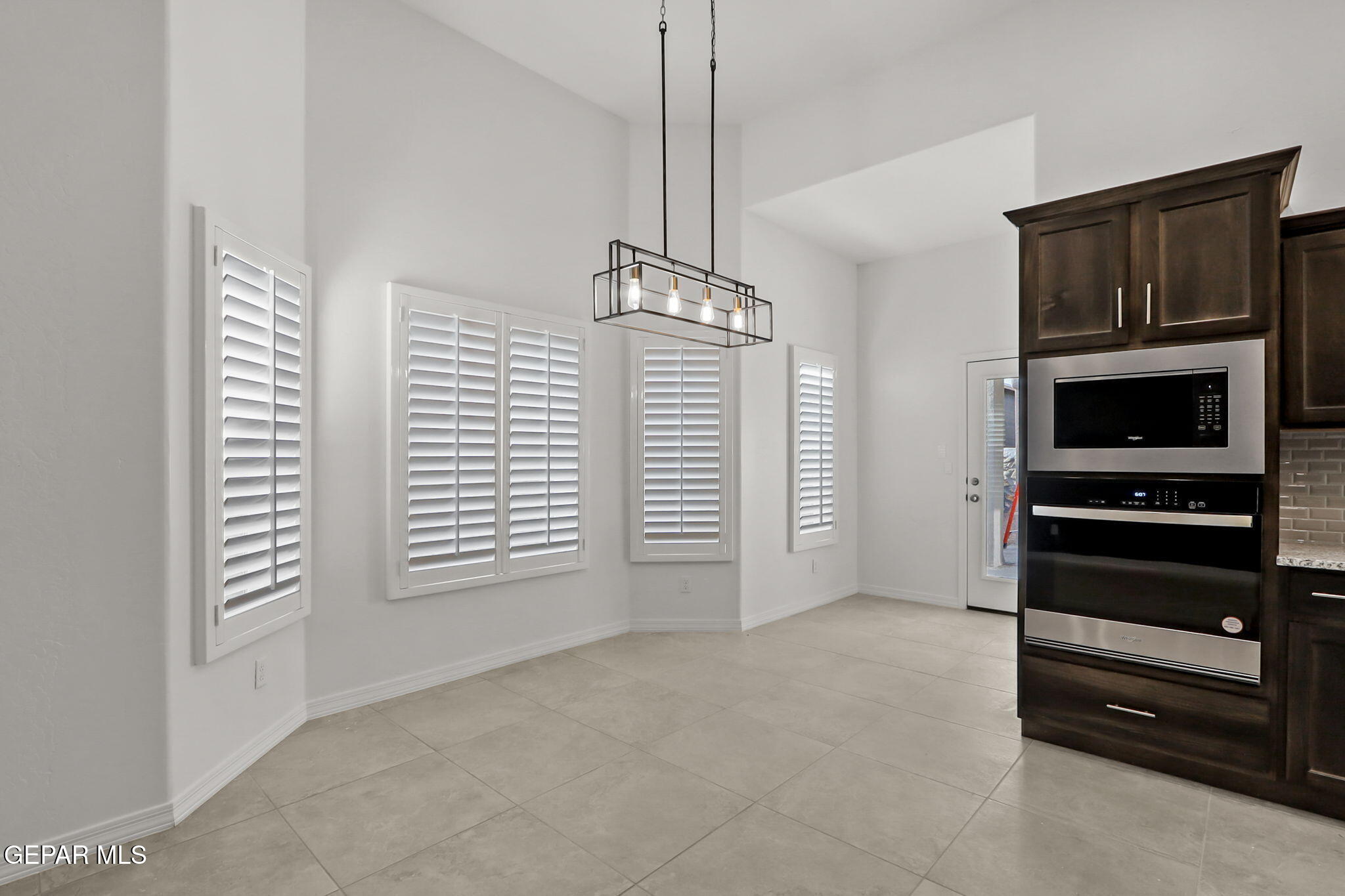 6044 Fall Ridge Property Photo 4