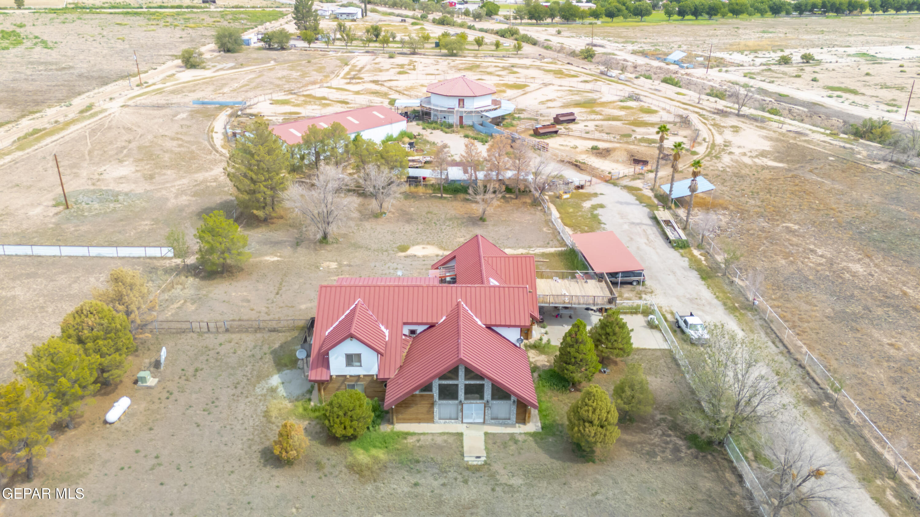 1100 S Vinton Road Property Photo 1