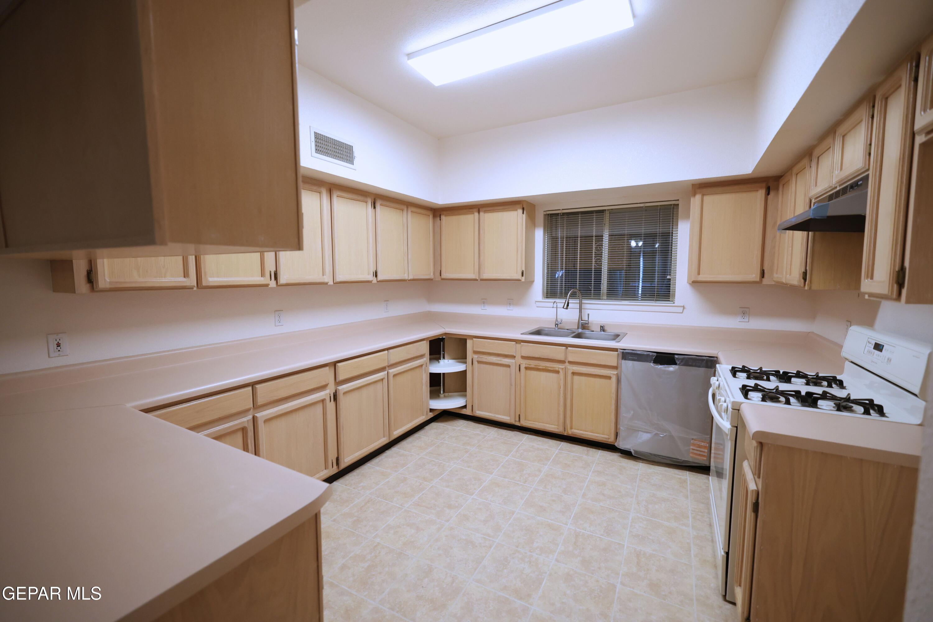 2210 Radford Street Property Photo 5