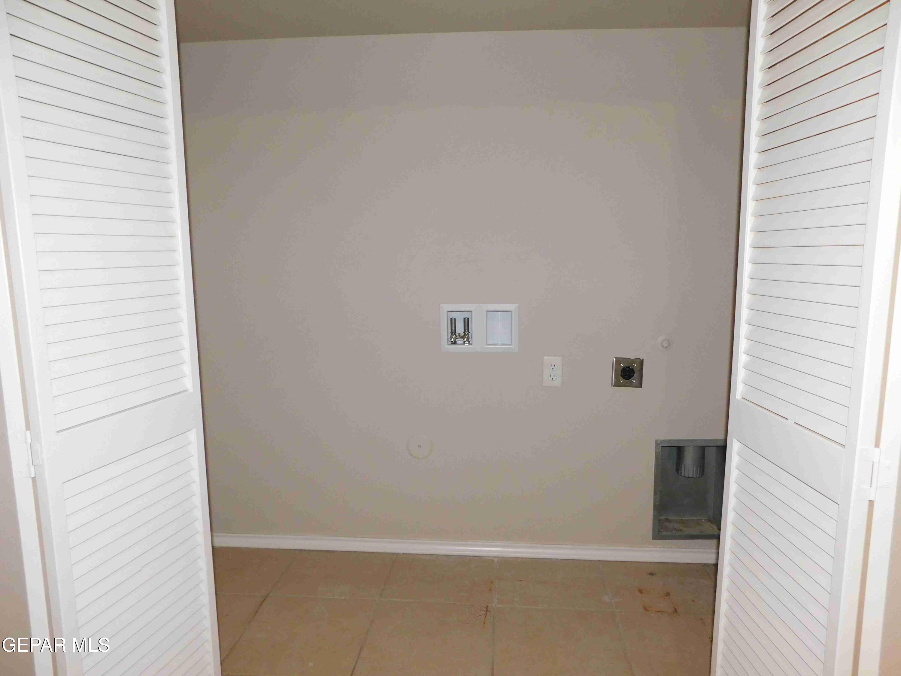 10021 Railroad Drive 303 Property Photo 6