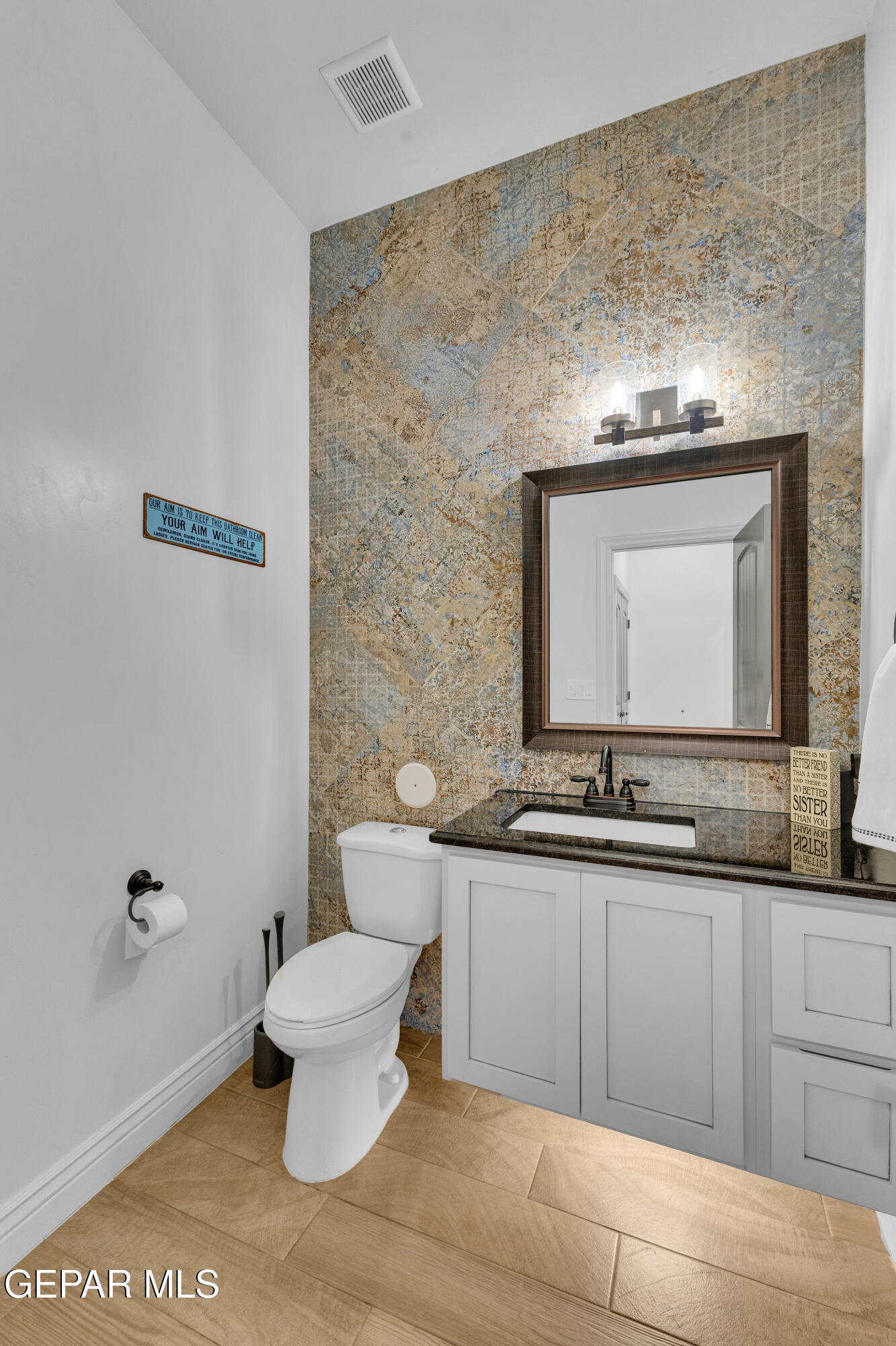12400 Freshwater Drive Property Photo 22