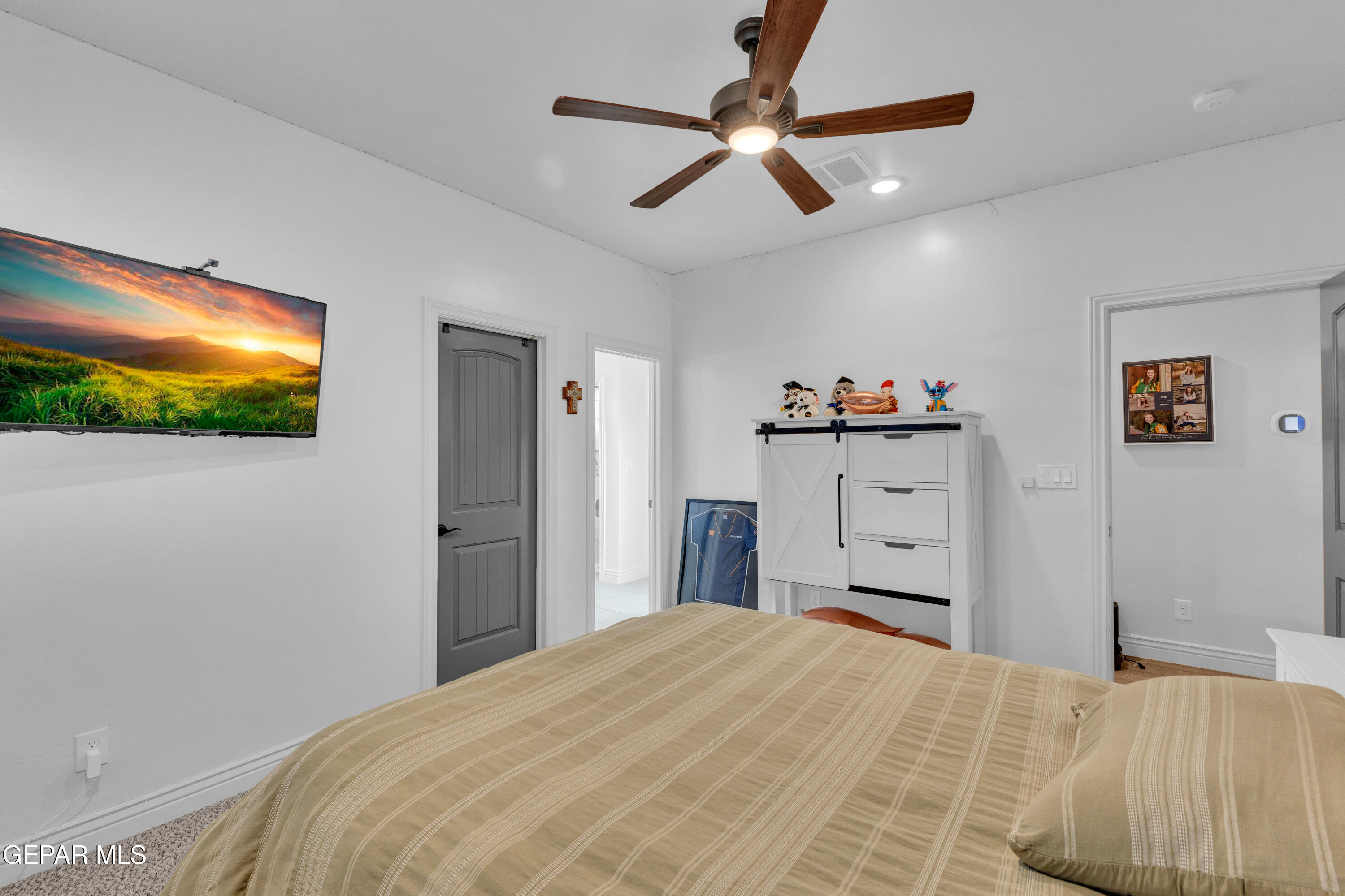 12400 Freshwater Drive Property Photo 32