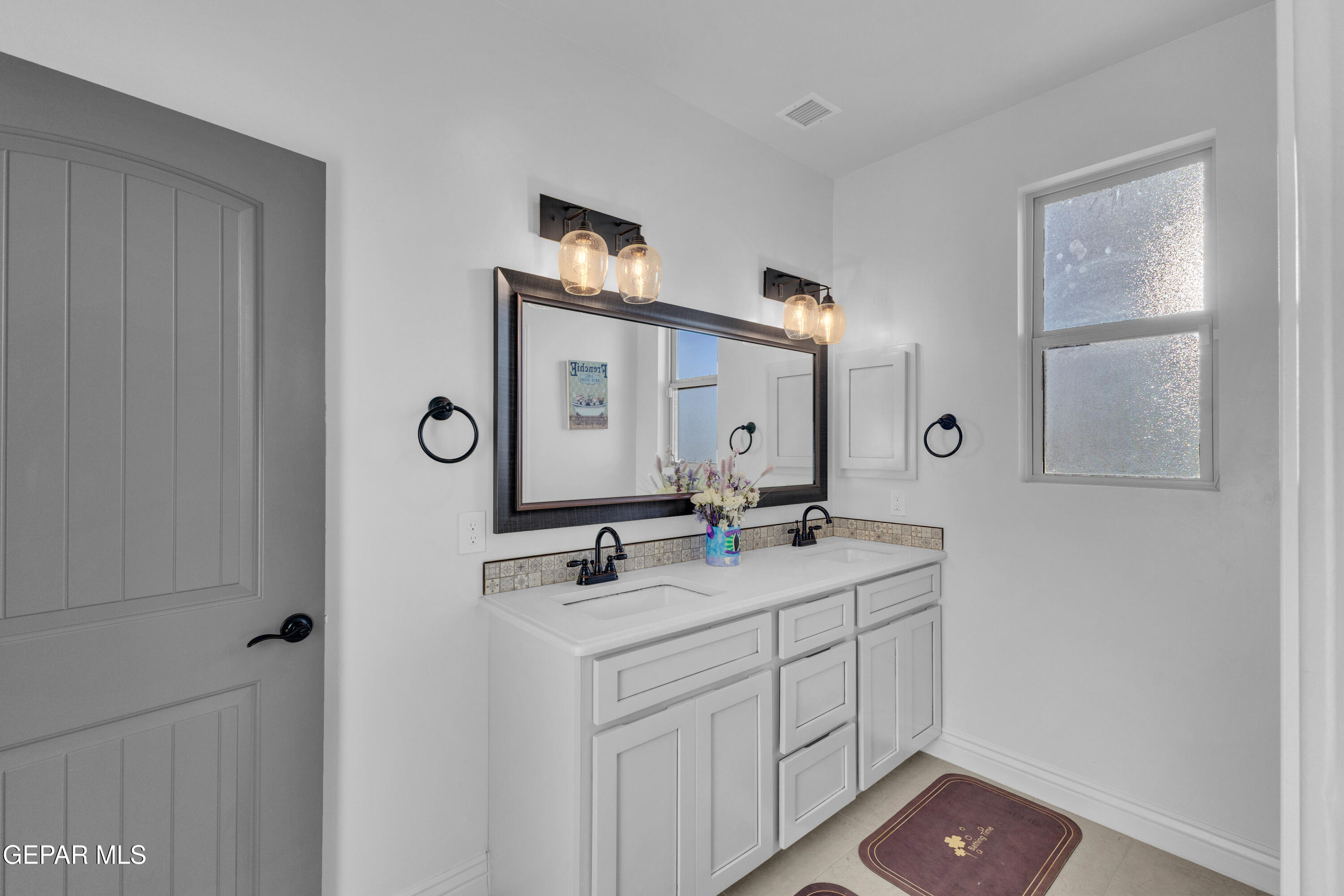 12400 Freshwater Drive Property Photo 35