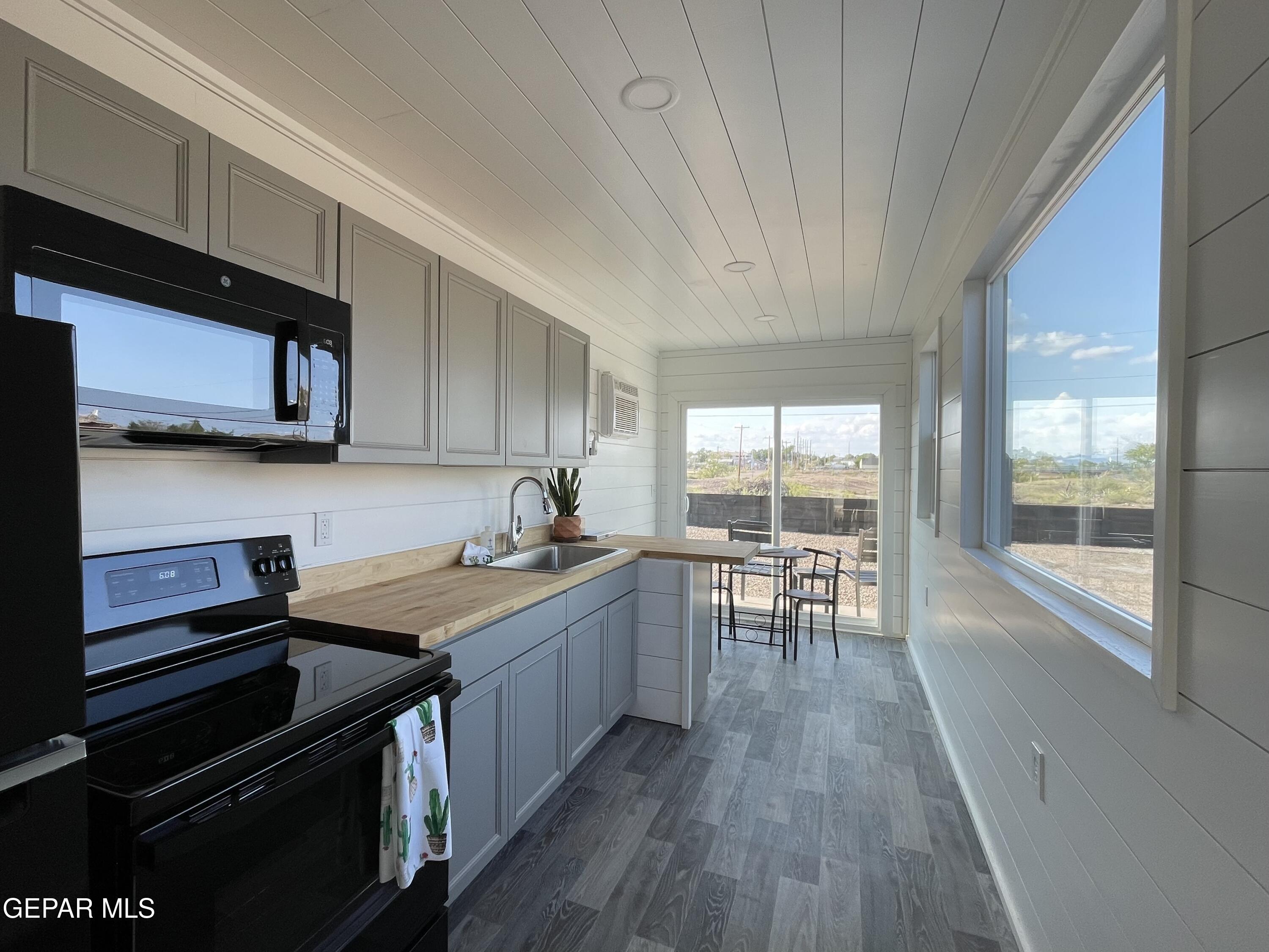 502 E Galveston Street Property Photo 5