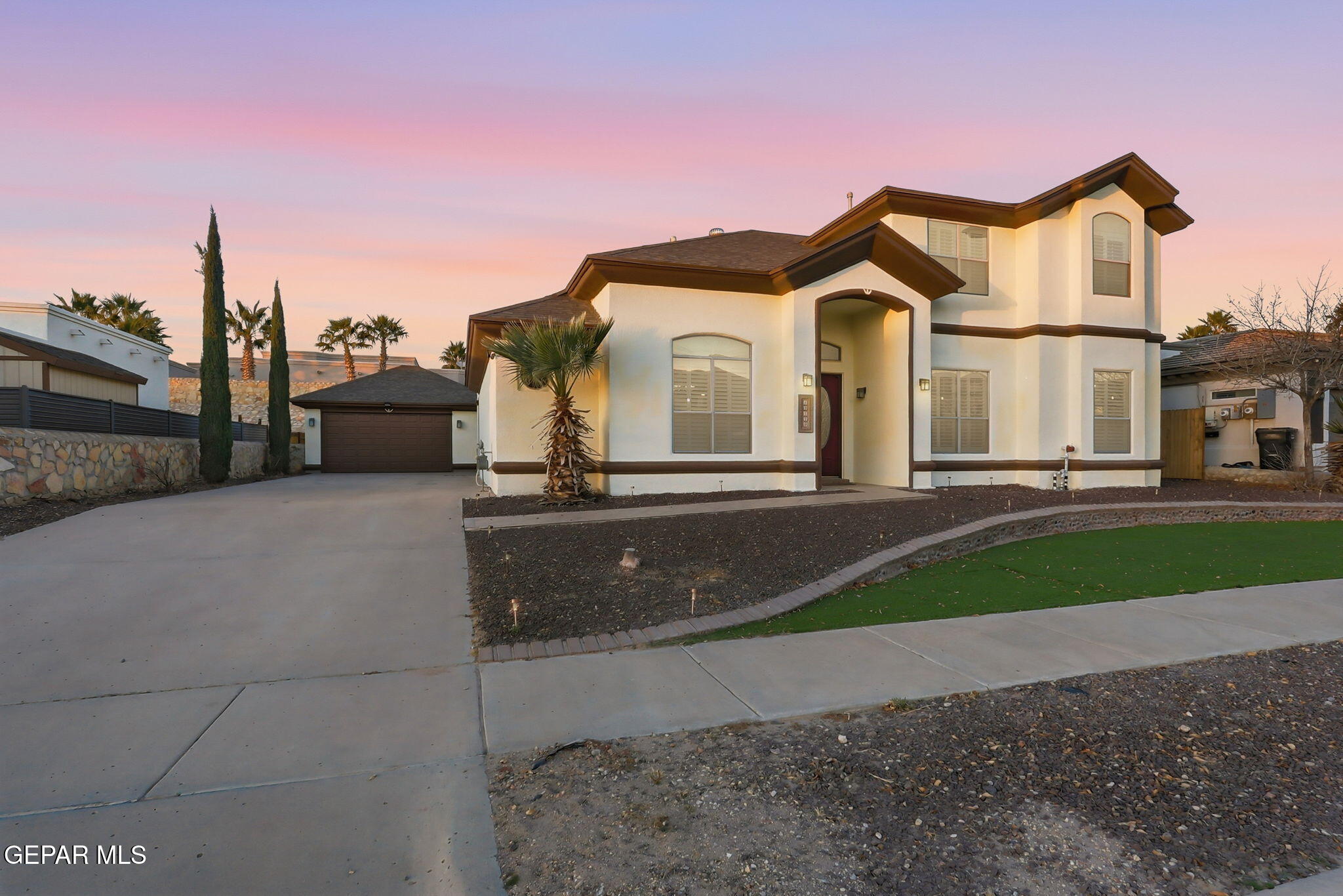 13579 Emerald Falls Drive Property Photo 2