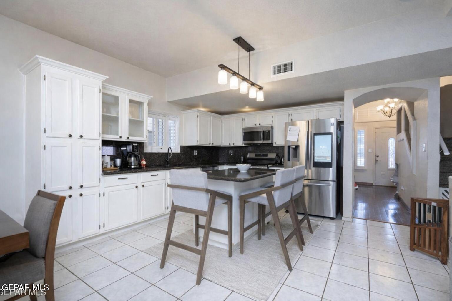 253 Northbrook Court Property Photo 4